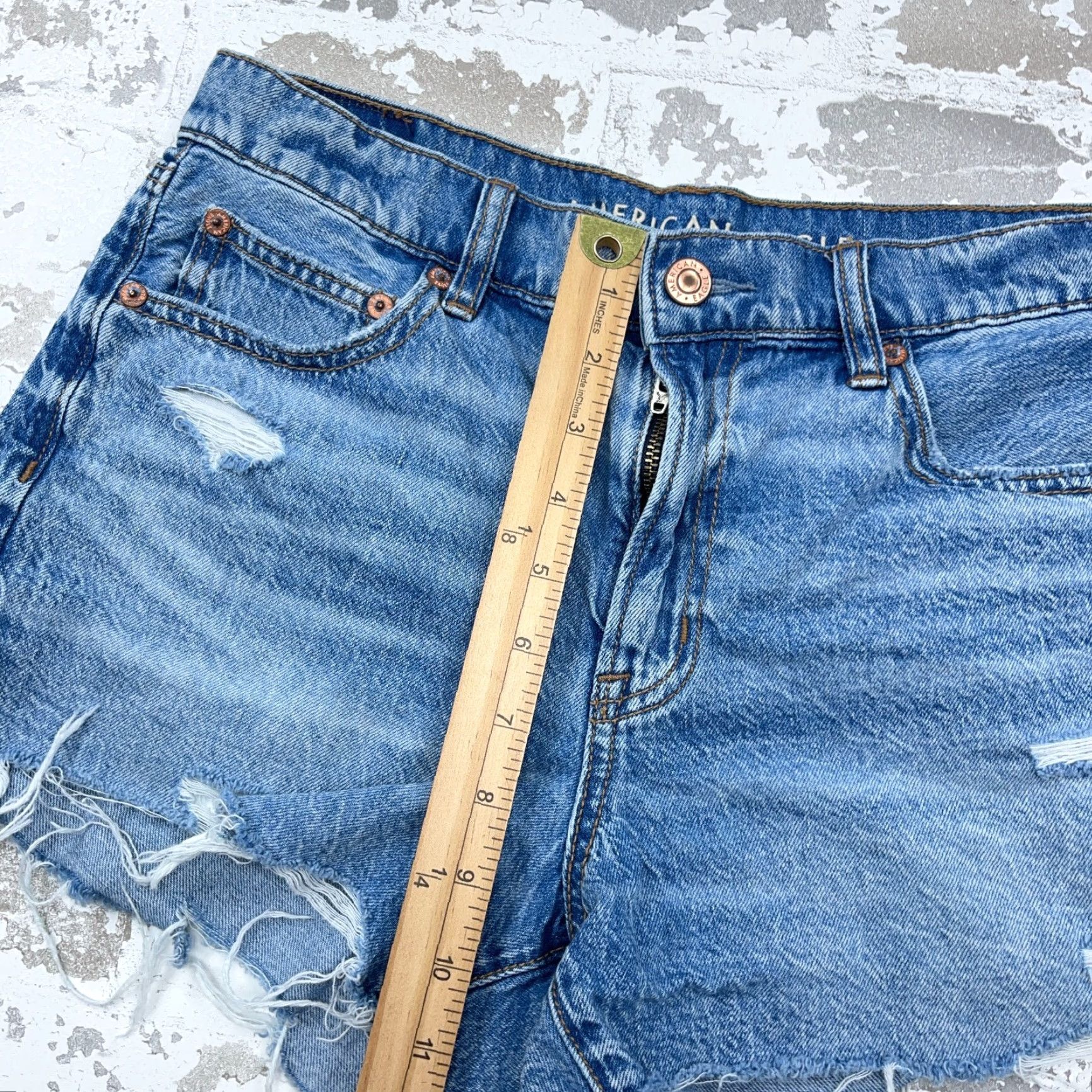 American Eagle Outfitters American Eagle Outfitters Shorts Women 4 Denim Cut-Off 90s Boyfriend Fit Jorts Raw Hem Blue 3 in Inseam Casual Size 27" / US 4 / IT 40 - 7 Thumbnail