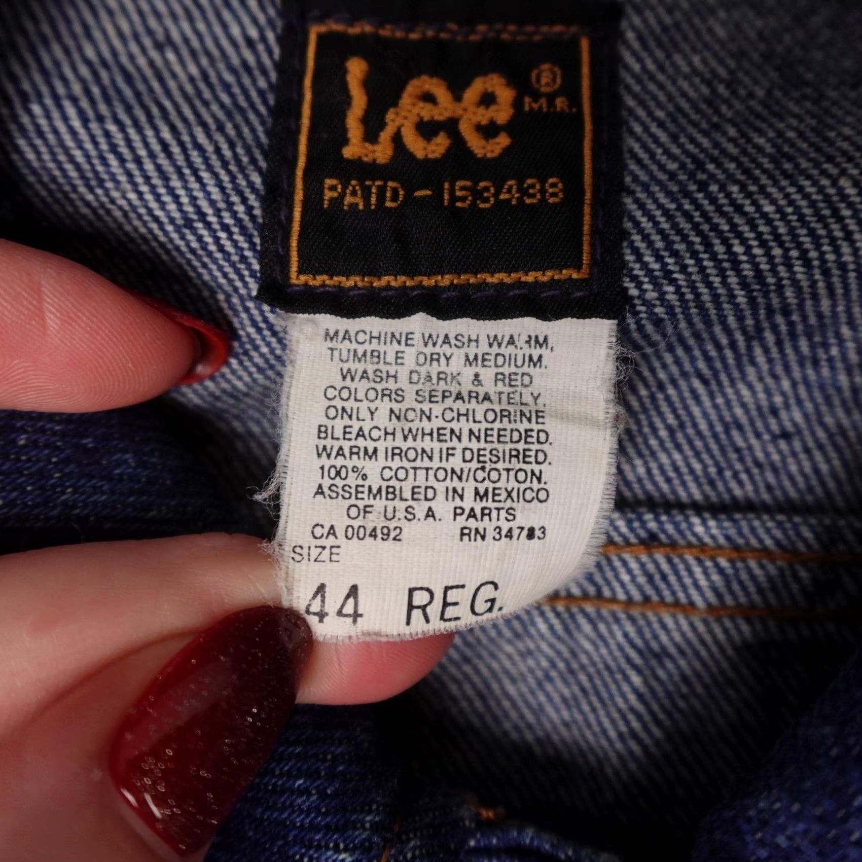 Lee VINTAGE Lee Jacket Mens 44 Blue Denim Beaded Fireworks Embellished 90s Jacket Mens Blue Denim Beaded Fireworks Embellished 90s Size US 44 / EU 60 - 4 Thumbnail
