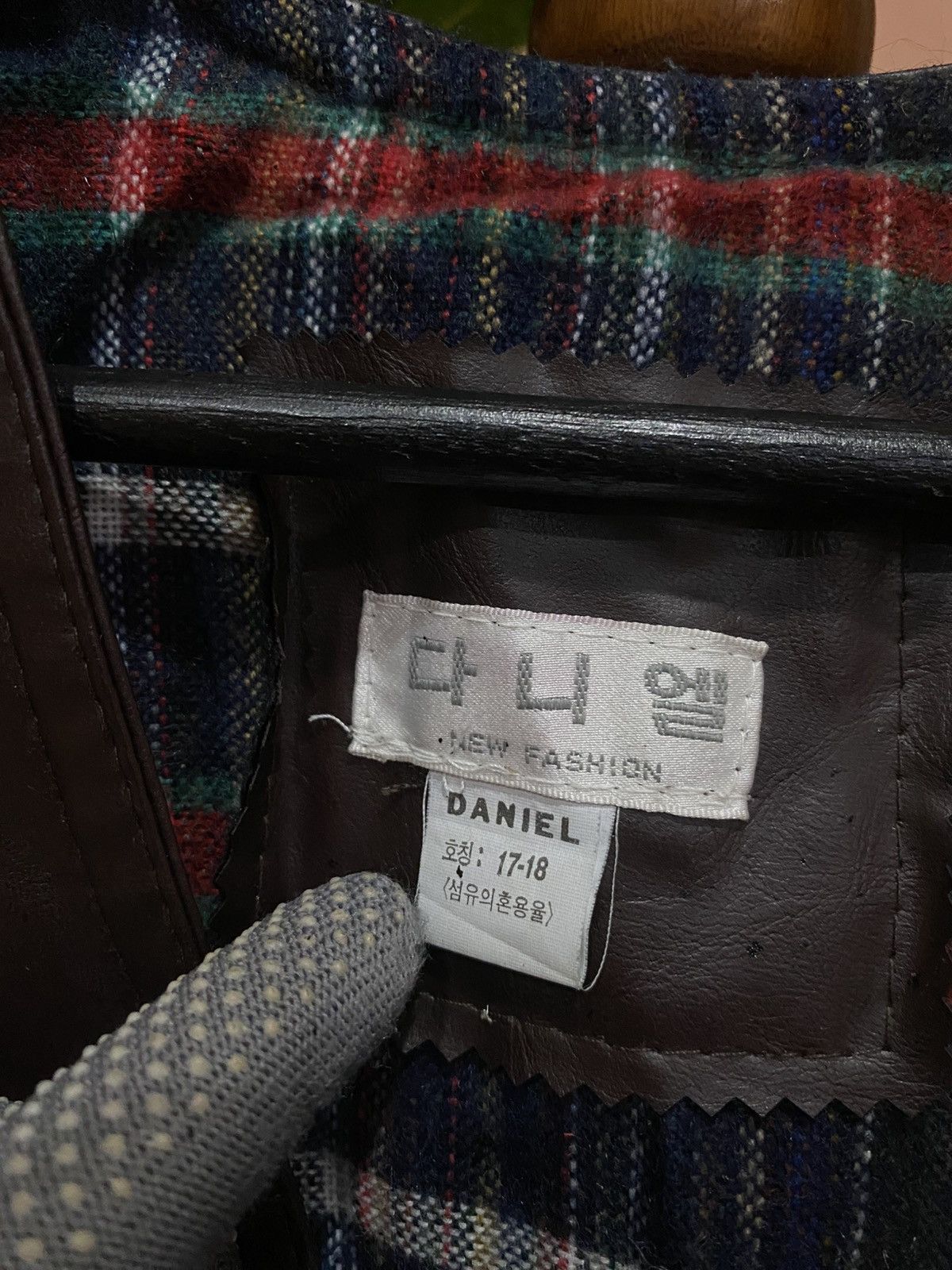 Other Vintage Daniel Brown Leather Embroidered Vest Plaid Lining Size US S / EU 44-46 / 1 - 4 Thumbnail