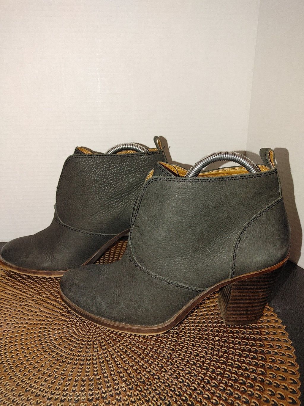 Lucky Brand Lucky Brand Ehllen Leather Ankle Booties Size 9M Size US 9 / IT 39 - 1 Thumbnail