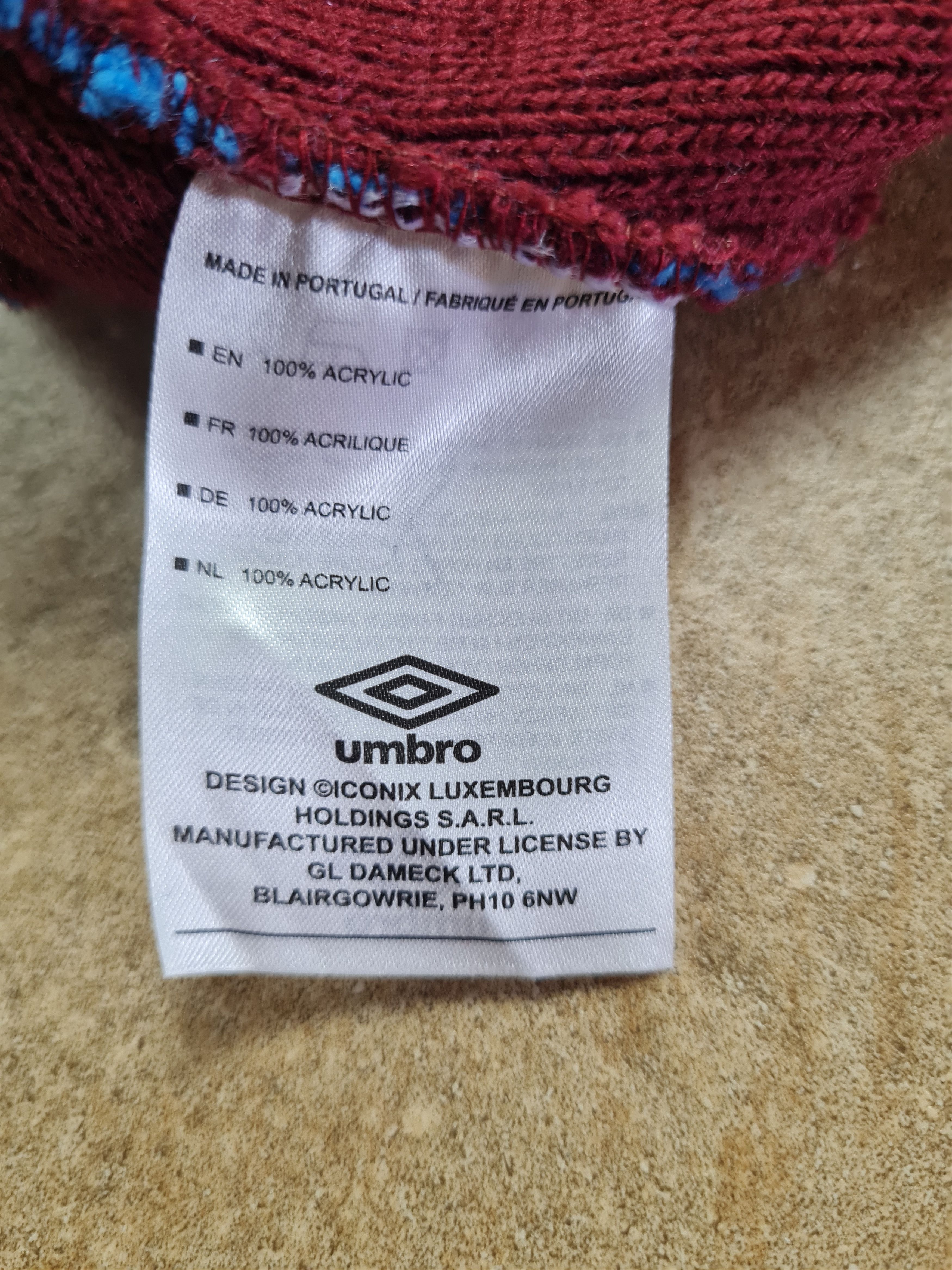 Umbro Knitted hat caps UMBRO WEST HAM UNITED FC Reversable Beanie Size ONE SIZE - 8 Thumbnail