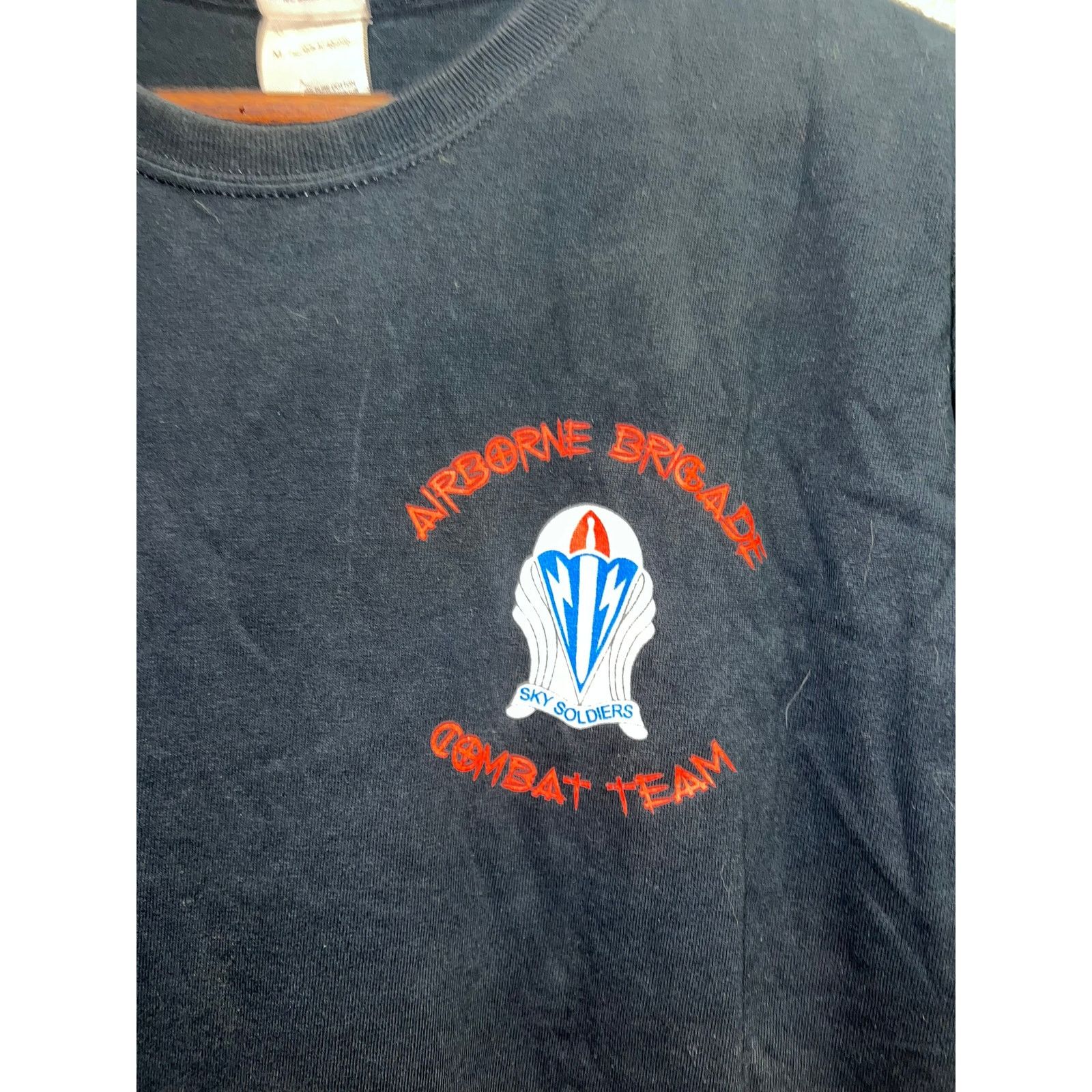 Gildan Airborne Brigade Shirt Combat Sky Soldiers Headhunter Tee M Size US M / EU 48-50 / 2 - 3 Thumbnail