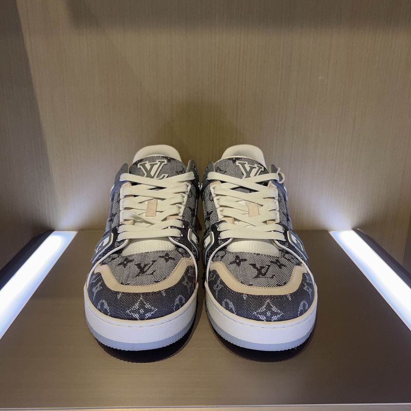 Louis Vuitton Louis Vuitton Trainer Black and White Low-top Sneakers -250 Size US 9 / EU 42 - 2 Thumbnail