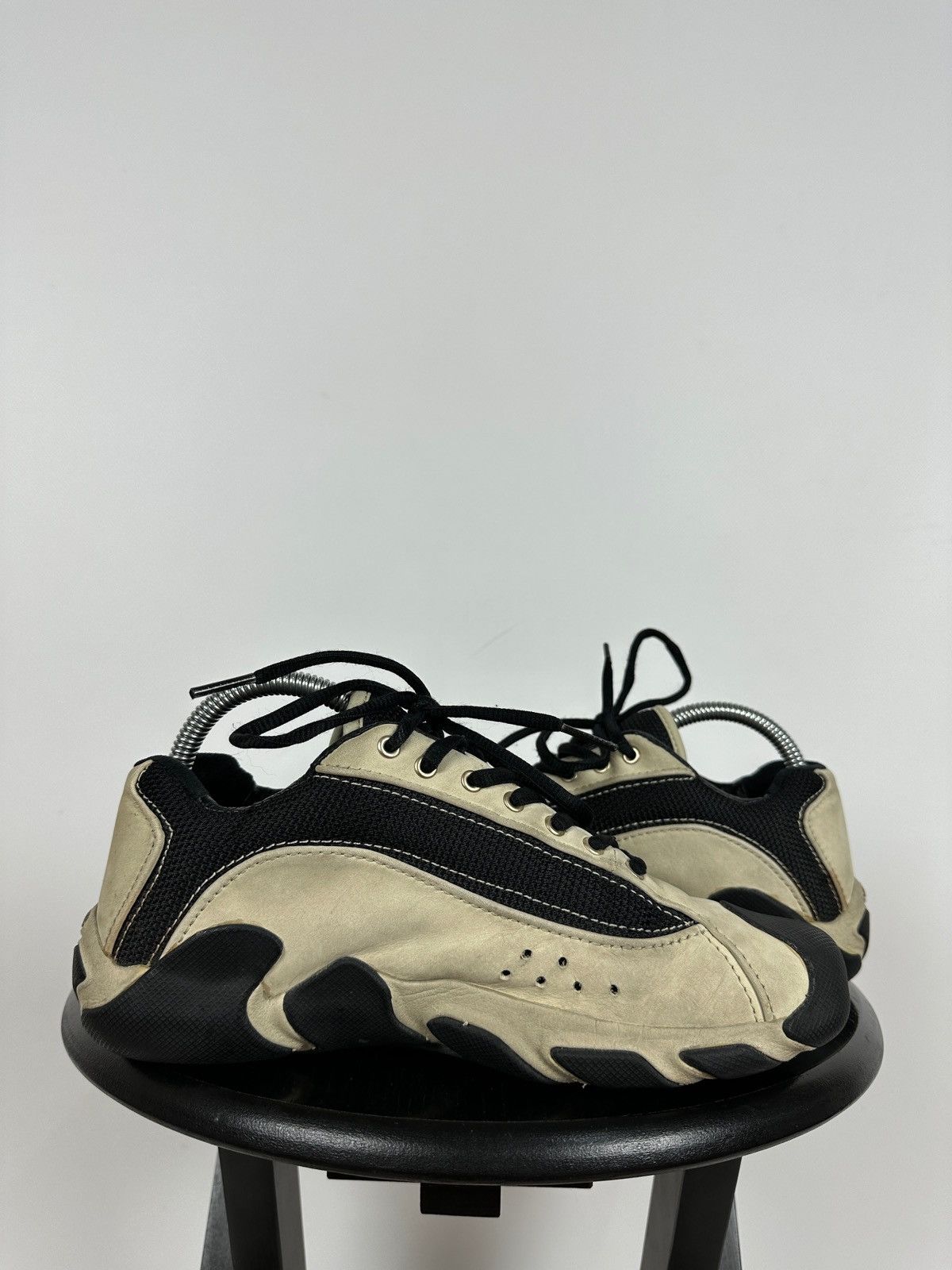 Oakley 00s Vintage Oakley Beige/Black Leather Low Top Sneakers Size US 6.5 / EU 39-40 - 7 Thumbnail