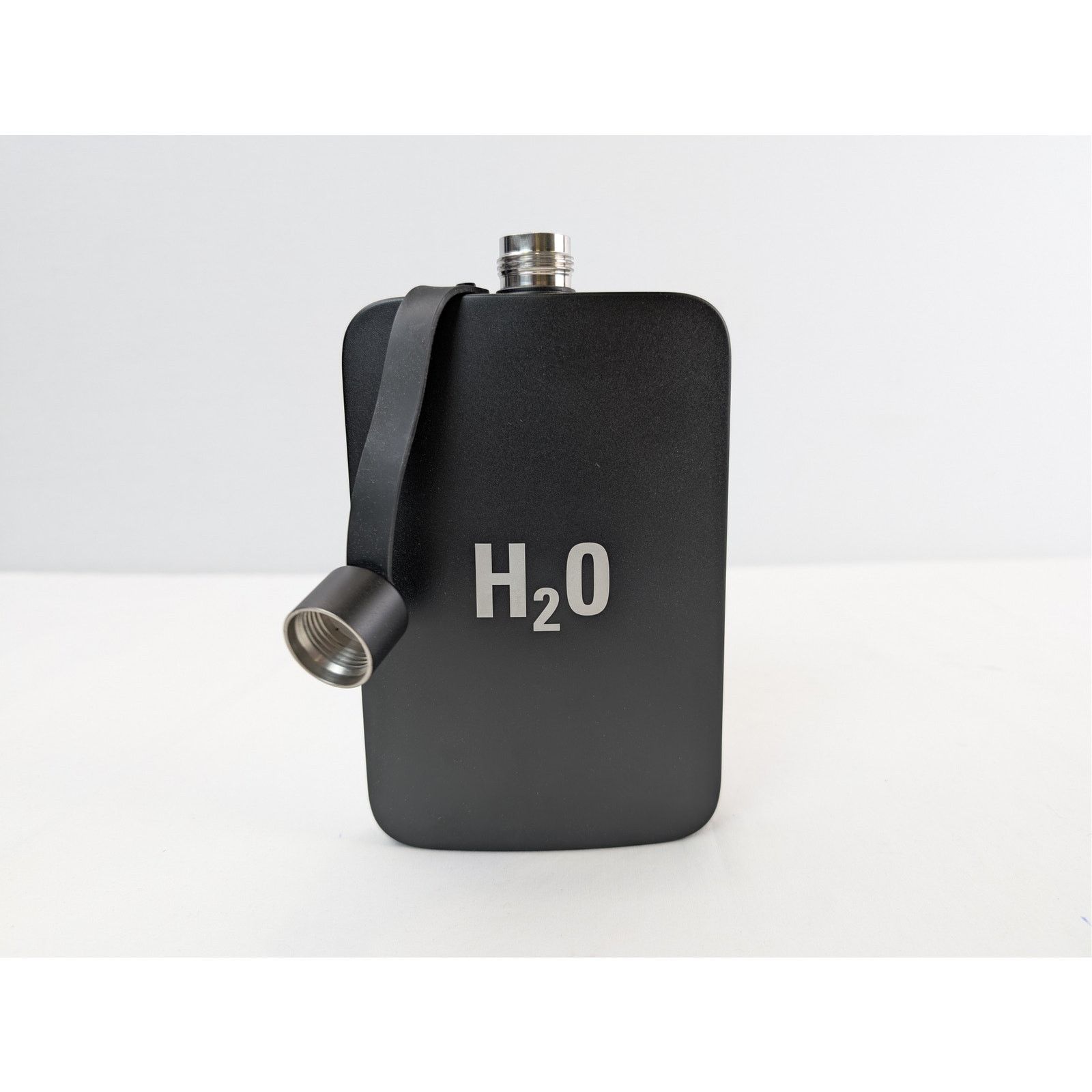 Balenciaga o1rshd1 Q:4 / Size: OS / H2O Water Bottle in Black Size ONE SIZE - 9 Thumbnail