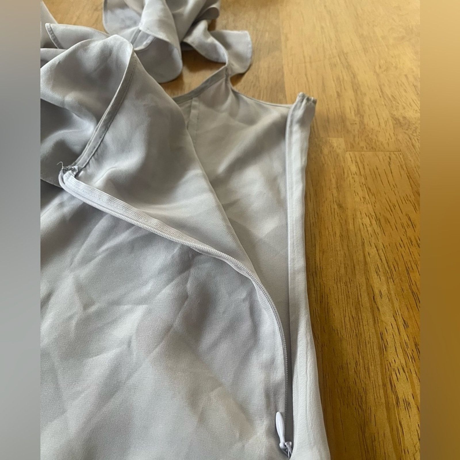 Club Monaco Club Monaco 100% silk flutter sleeve blouse, size Medium Size M / US 6-8 / IT 42-44 - 2 Thumbnail