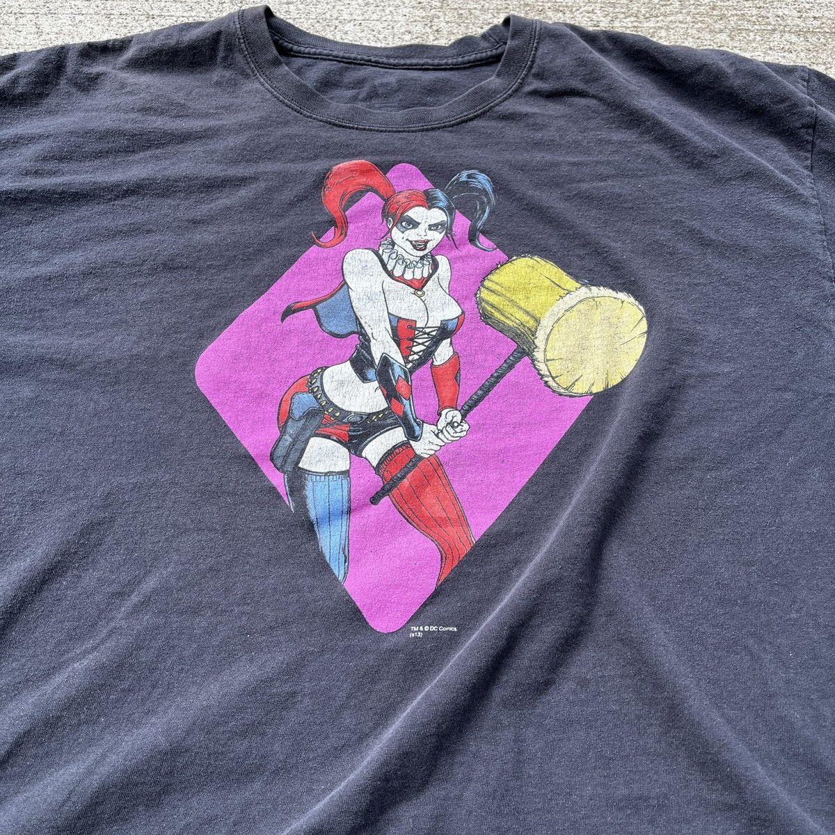 Vintage Vintage Harley Quin Cropped Graphic T-Shirt Size 2XL Size US XXL / EU 58 / 5 - 2 Thumbnail