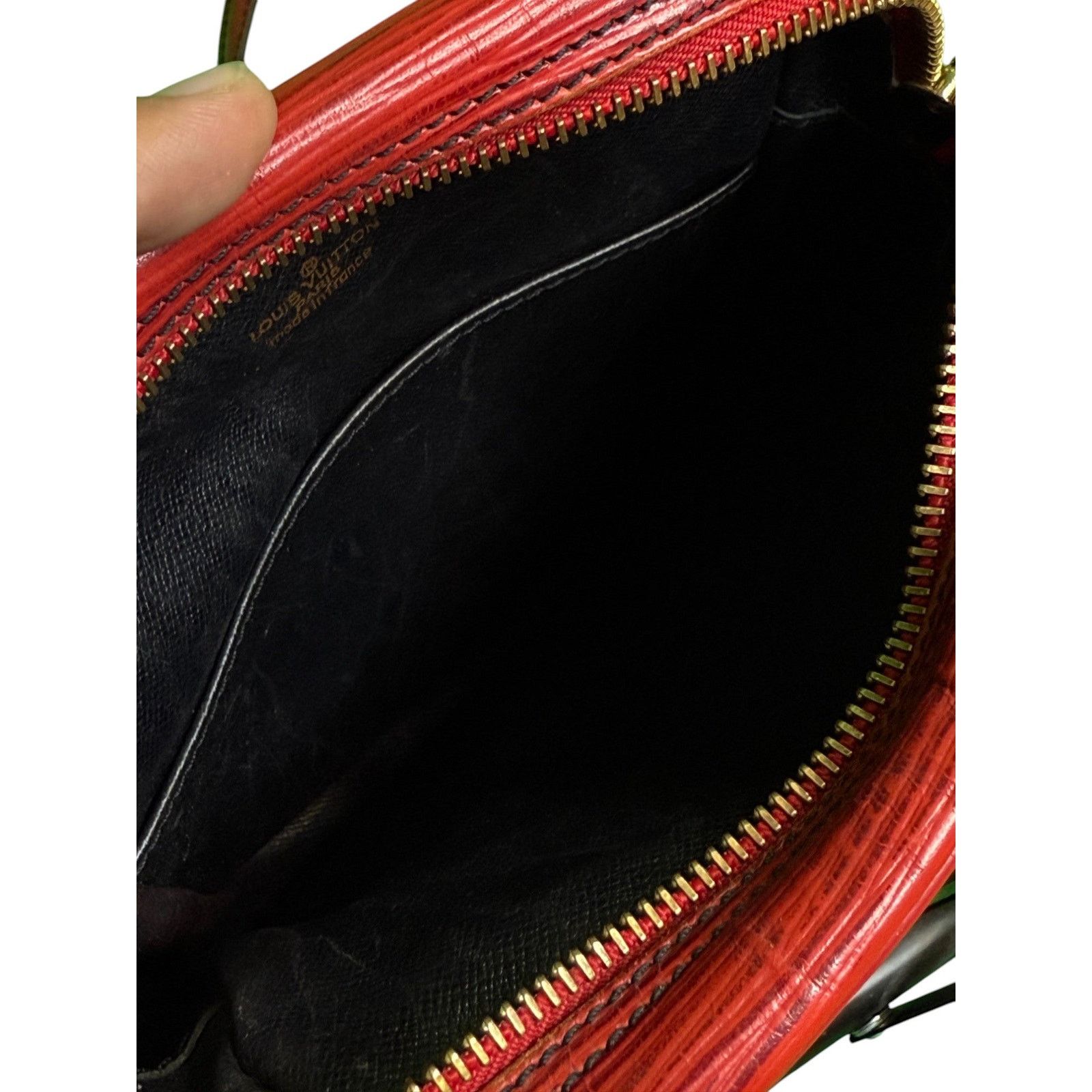 Louis Vuitton LV Epi Danube Red Bag Size ONE SIZE - 4 Thumbnail