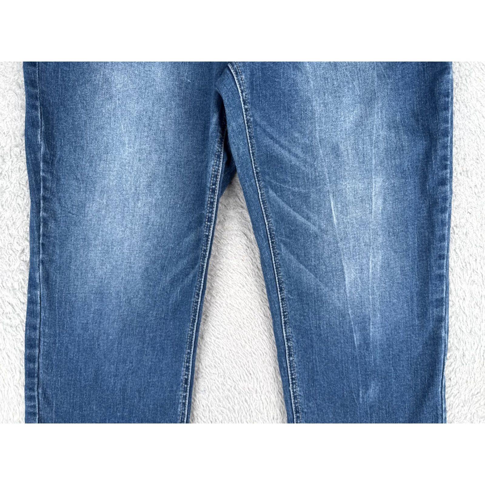 Vintage Maurices Jeans Capri Womens 29x22 Mid Rise Blue Denim Distressed 5-Pocket Regular Cotton Blend Capris 9" Rise Maurices Jeans Size 30" / US 8 / IT 44 - 3 Thumbnail