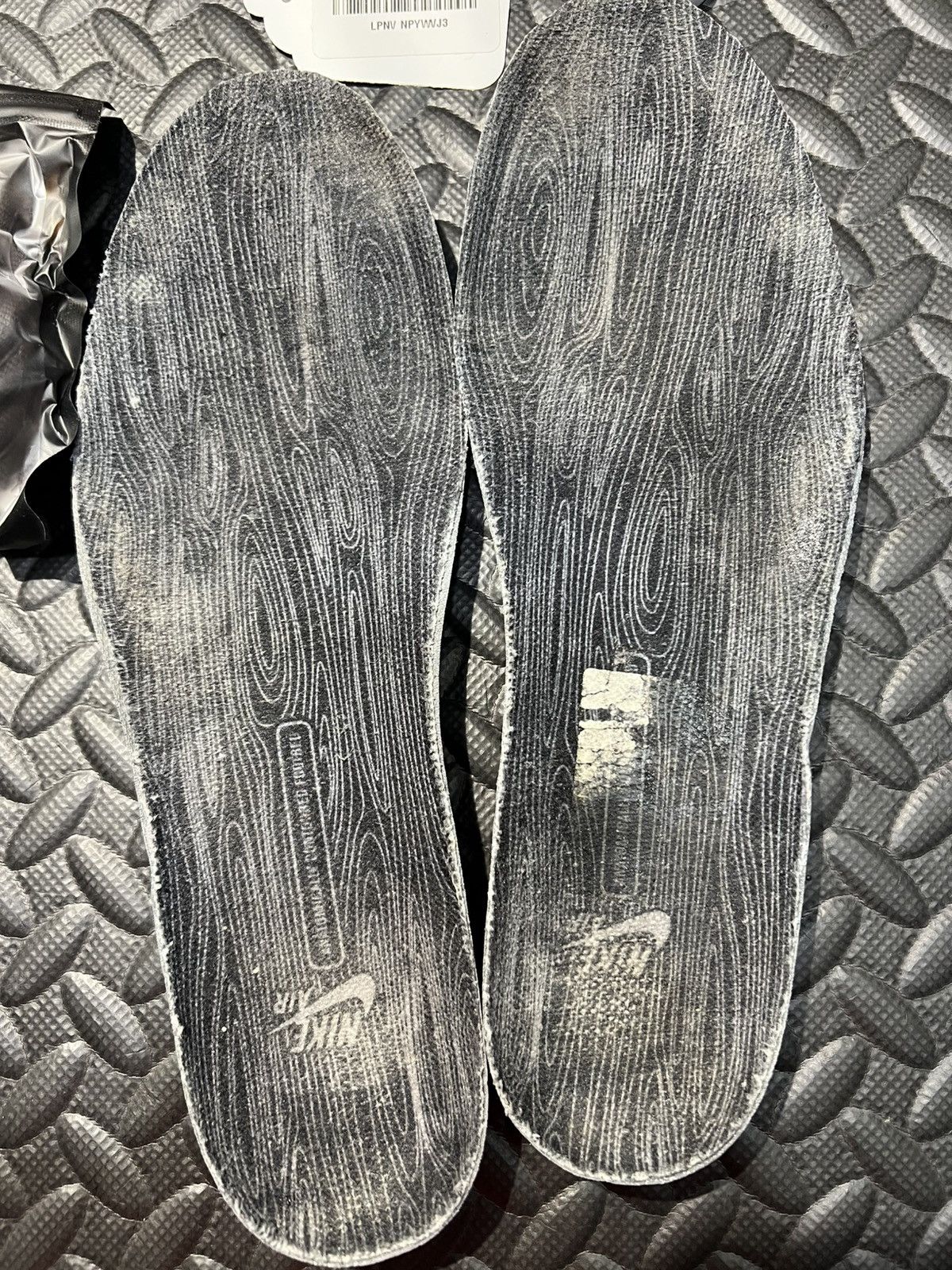 Carhartt Size 9 - Nike SB Carhartt - Extra Laces/Insoles Size US 9 / EU 42 - 11 Thumbnail