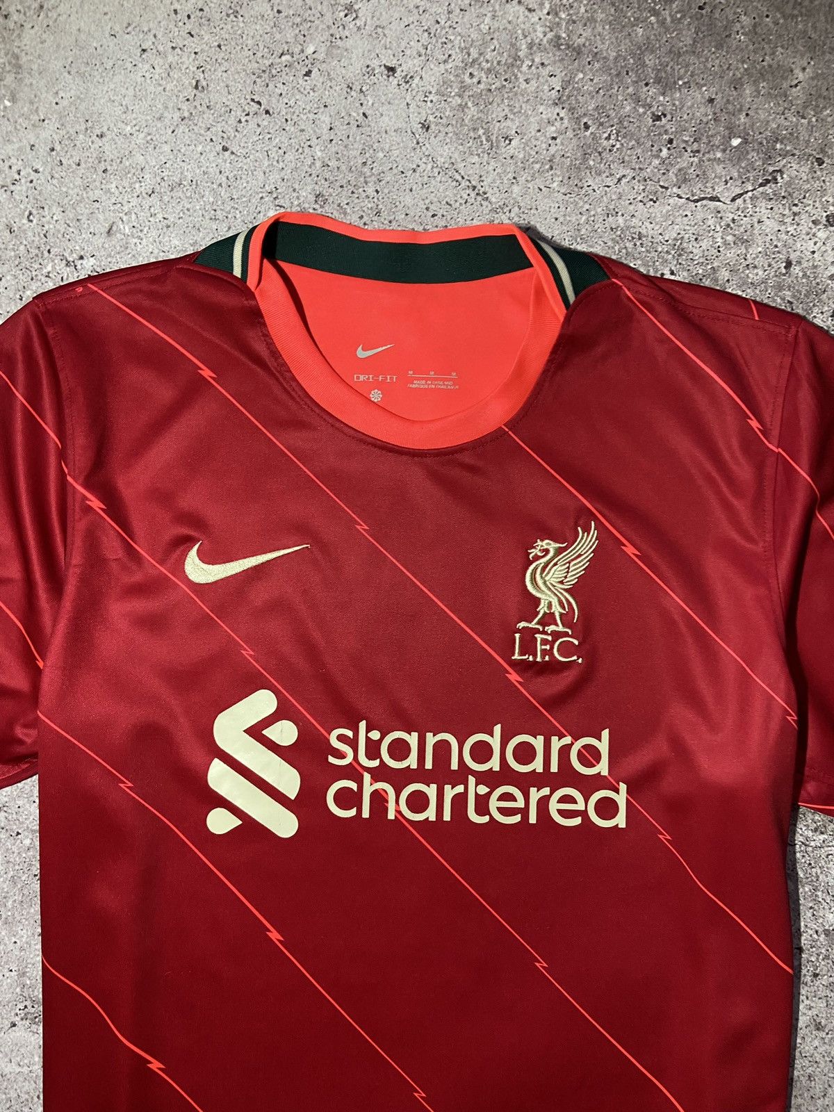 Nike 💥Liverpool Thiago #6 football jersey t-shirt‼️ Size US M / EU 48-50 / 2 - 7 Thumbnail