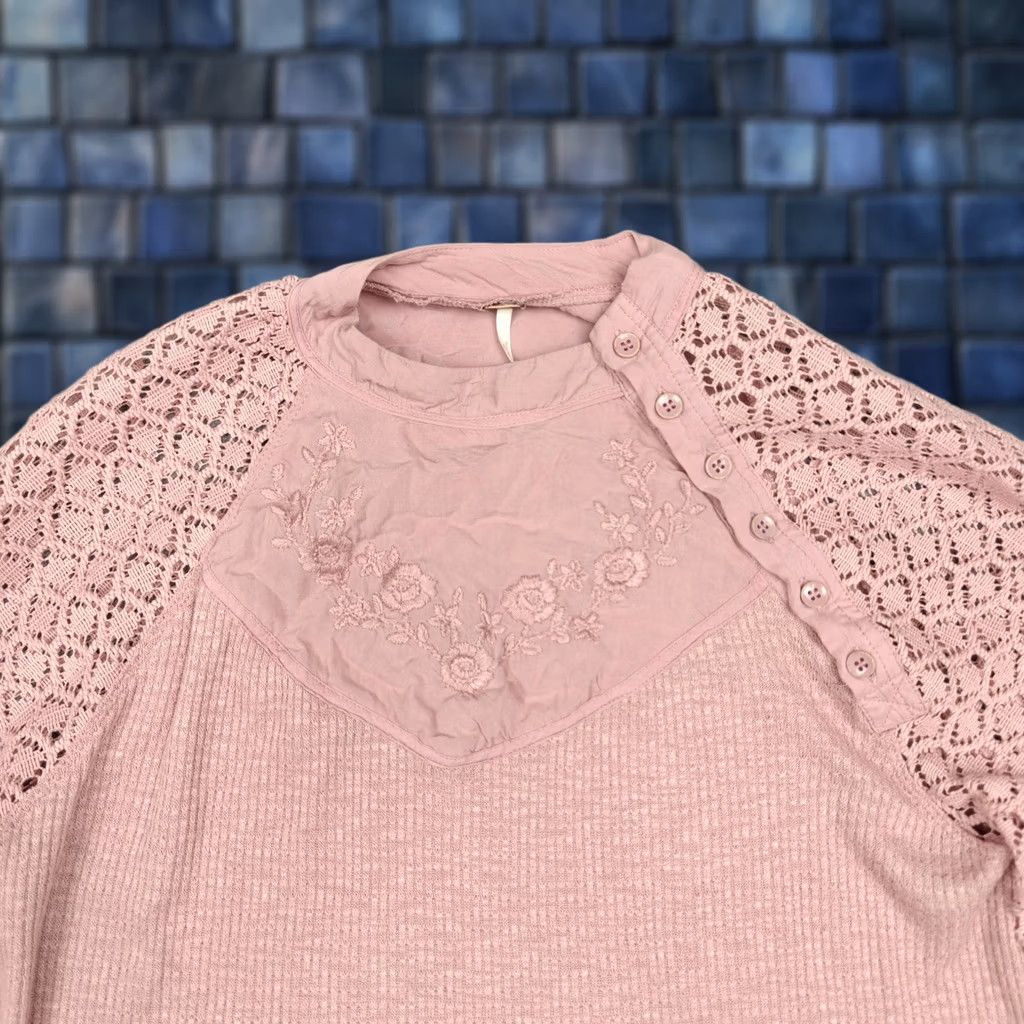 Free People Free People Blouse Womens Small Pink Crochet Balloon Sleeve Embroidered Tunic Size S / US 4 / IT 40 - 1 Thumbnail