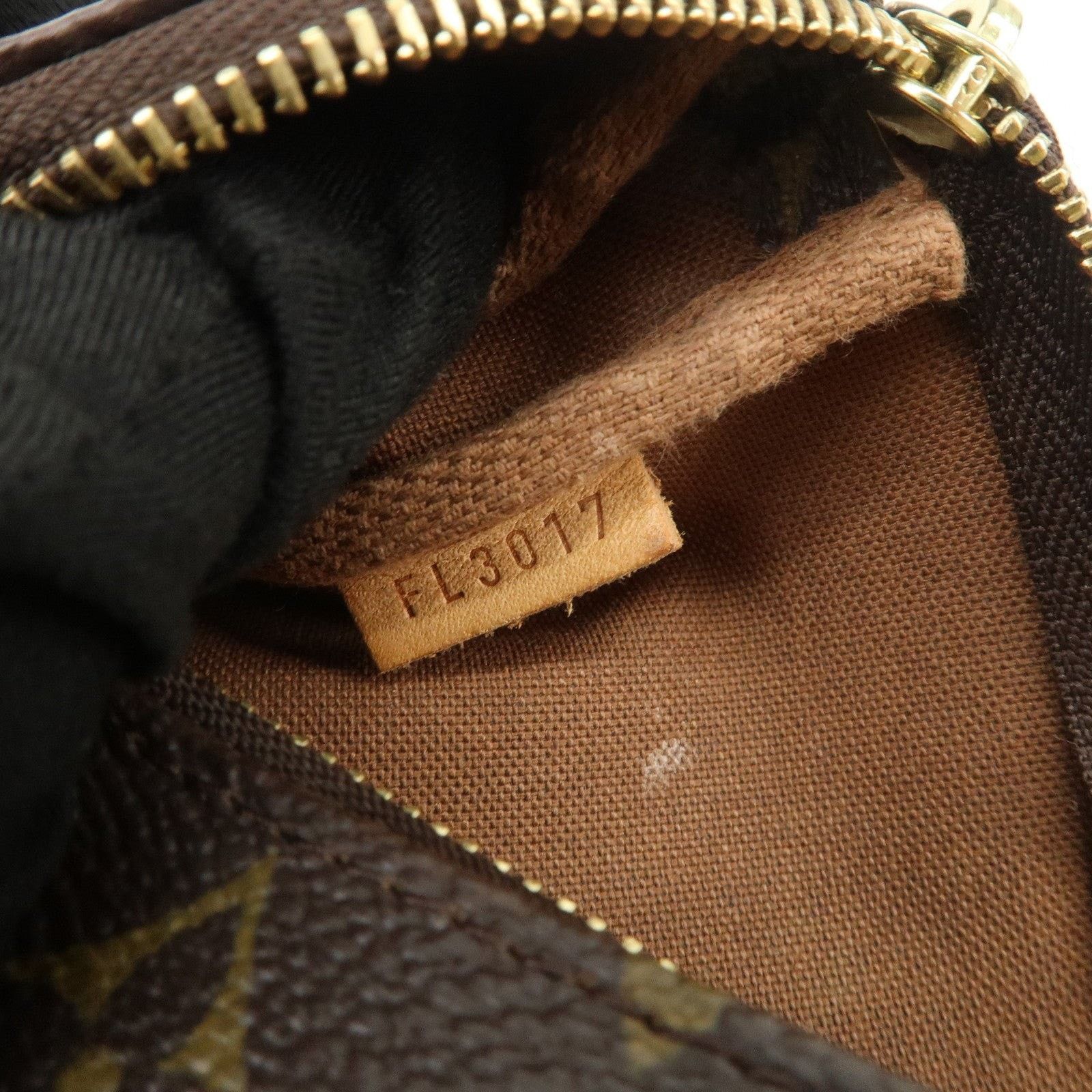 Louis Vuitton Louis Vuitton Monogram Mini Pochette Accessoires Size ONE SIZE - 7 Thumbnail