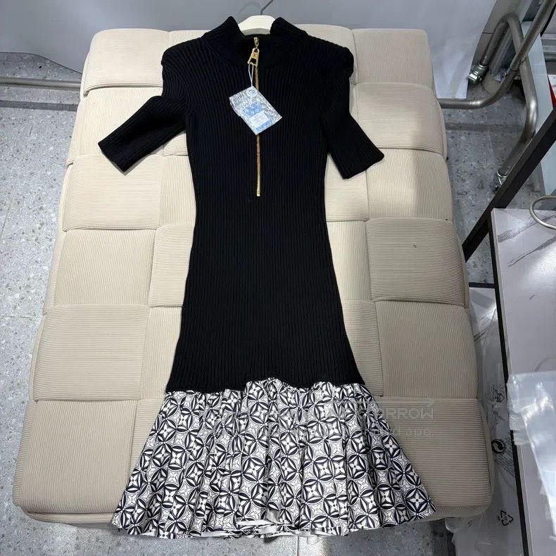 Louis Vuitton Louis Vuitton Knit panel hem full print dress Size XS / US 0-2 / IT 36-38 - 1 Thumbnail