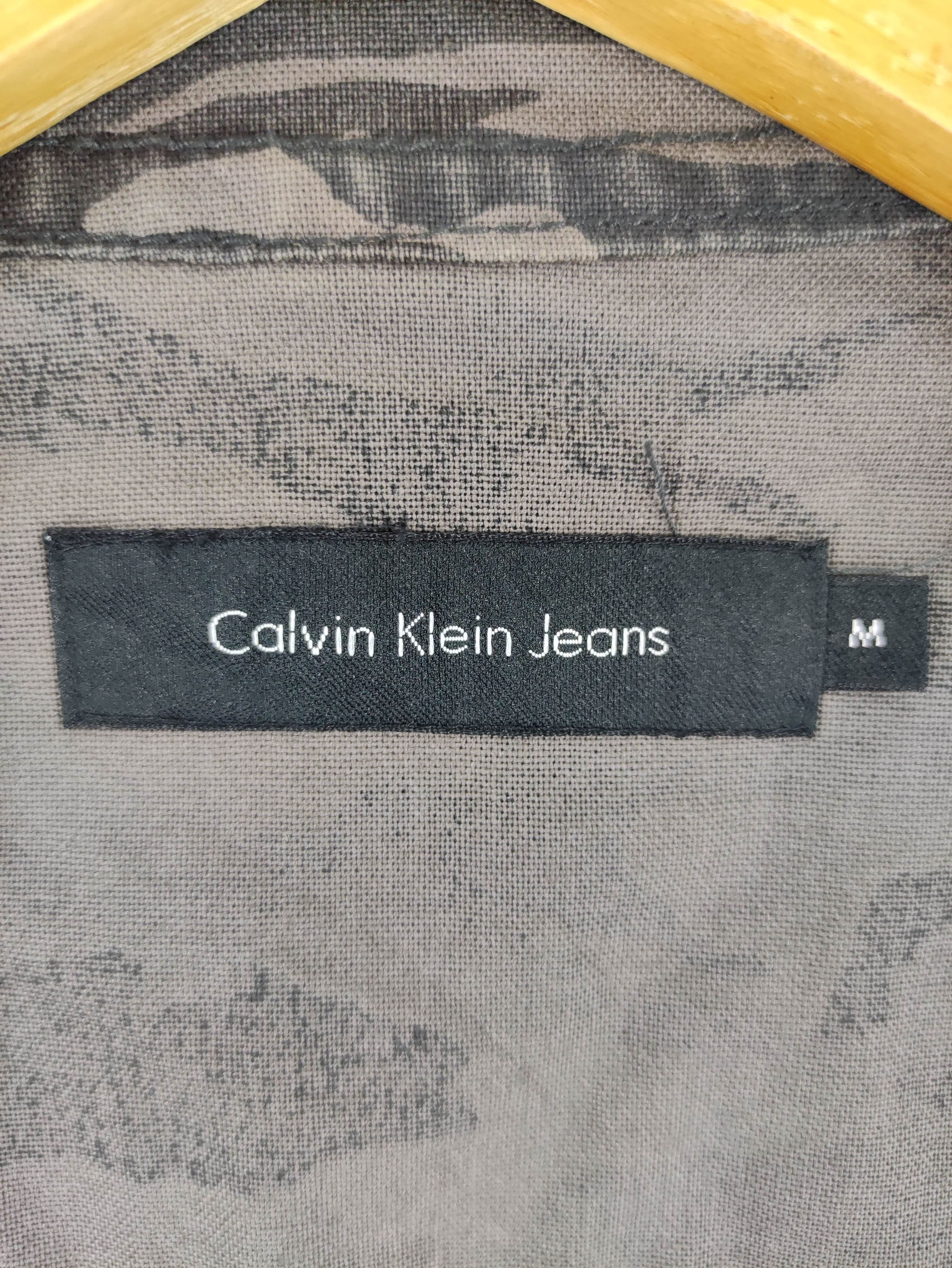 Calvin Klein Vintage Calvin Klein Camo Jacket Size M / US 6-8 / IT 42-44 - 4 Thumbnail