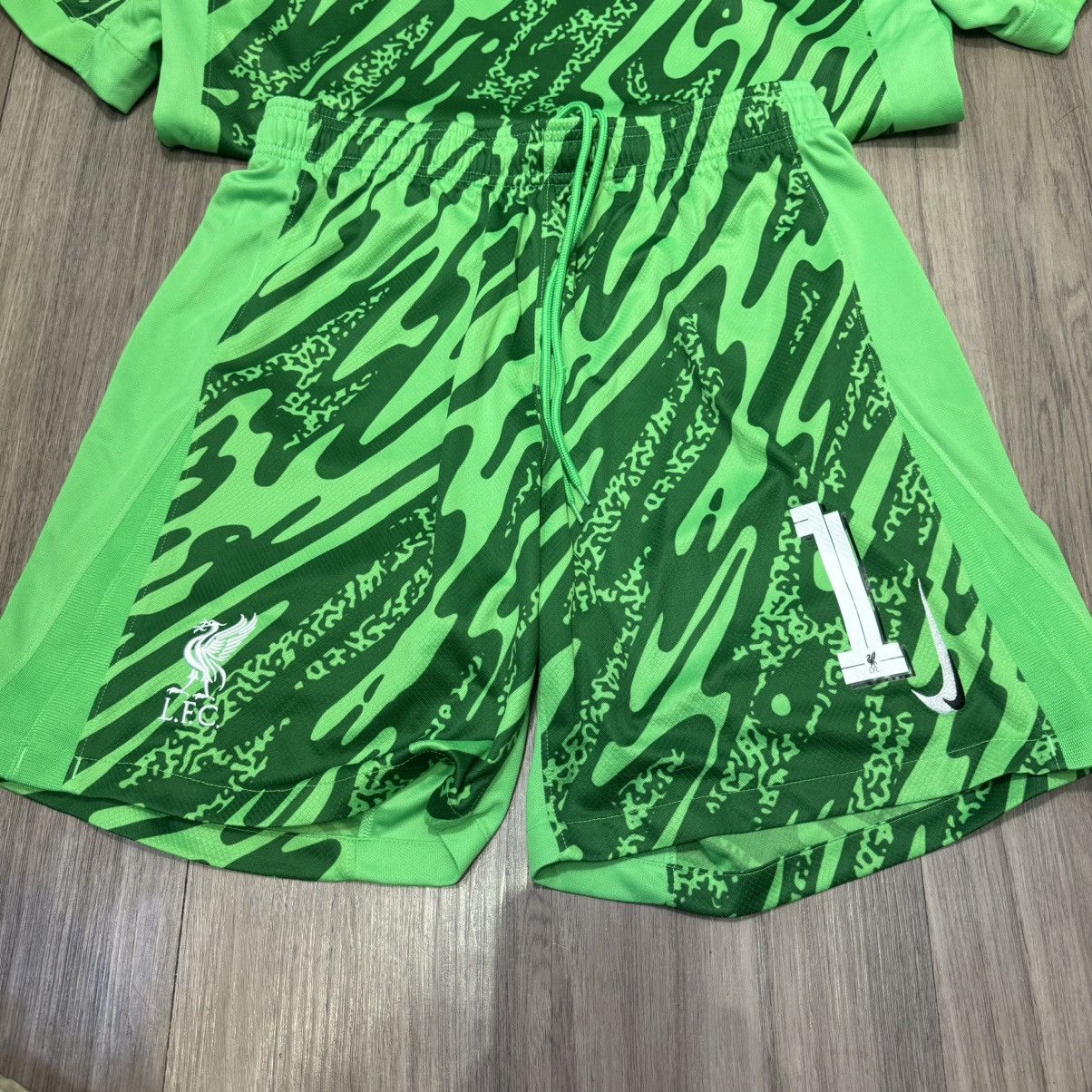 Nike Liverpool 24/25 C/L gk goalkeeper set #1 Becker Size US L / EU 52-54 / 3 - 9 Thumbnail