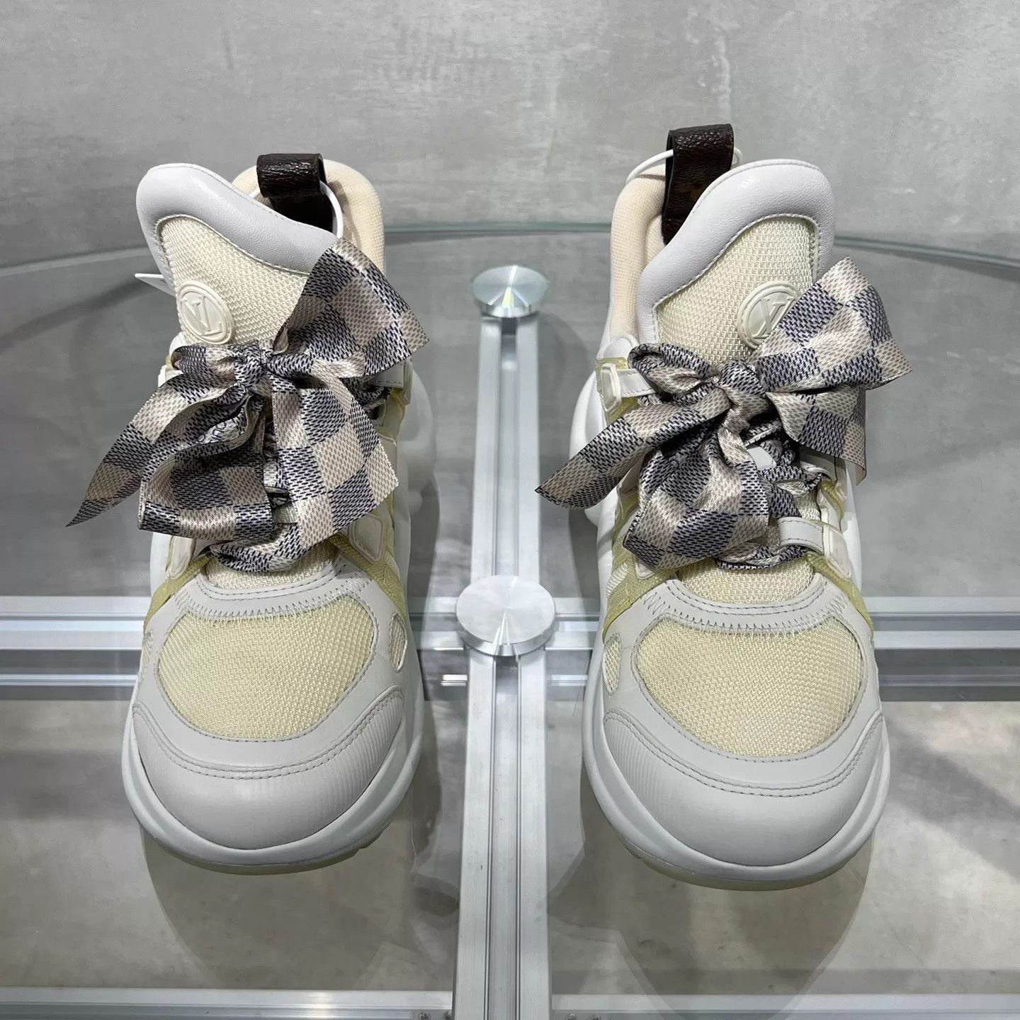 Louis Vuitton Louis Vuitton White Monogram Bow Dad Sneaker UK2 / 36 Size US 5.5 / IT 35.5 - 1 Thumbnail