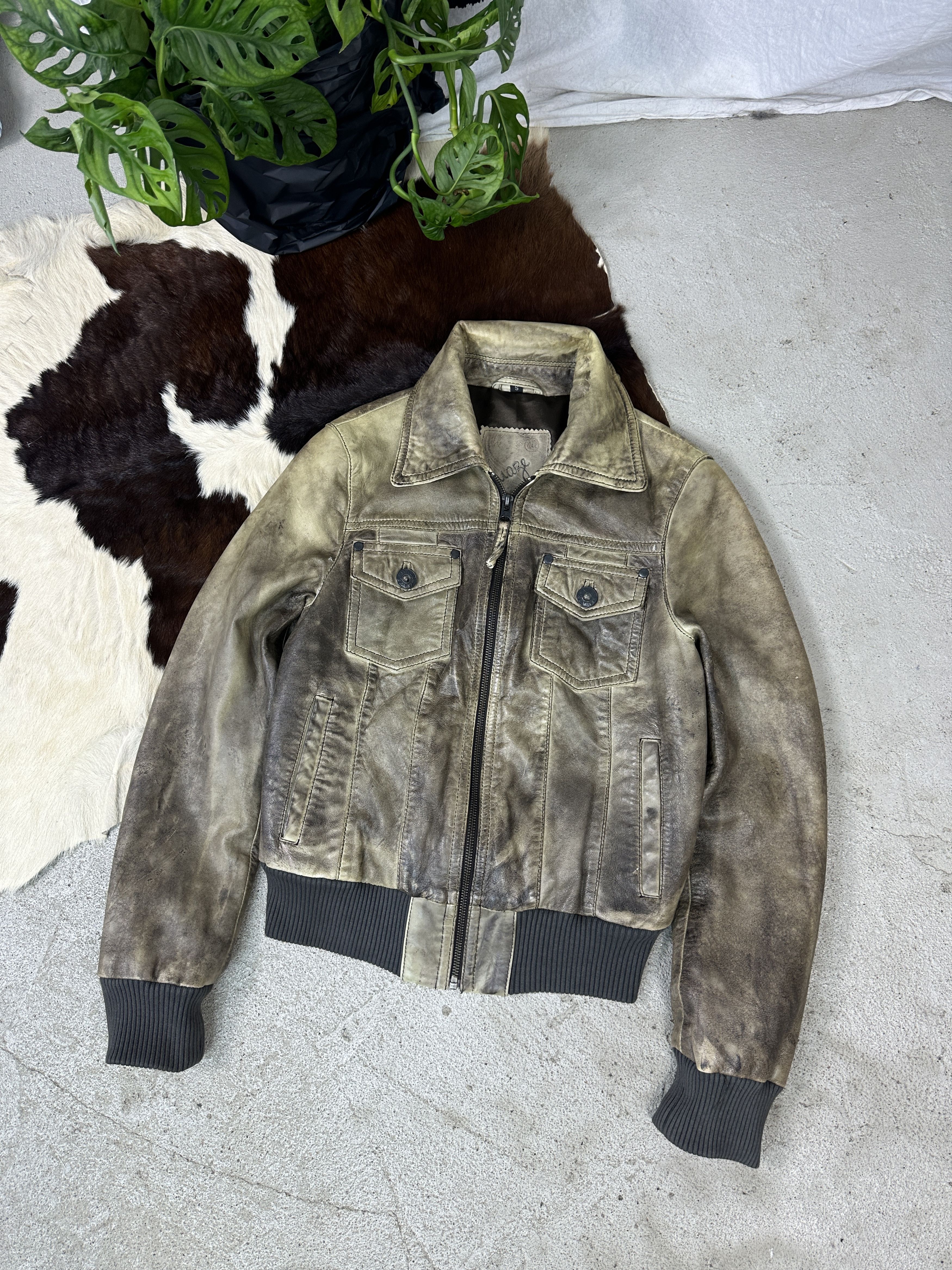 Vintage Vintage Leather Distressed Faded Cropped Jacket Size US S / EU 44-46 / 1 - 1 Thumbnail