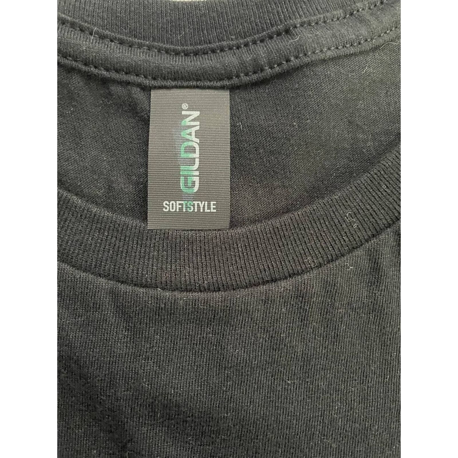 Gildan × Vintage Vintage ALKI Black Graphic T-Shirt L Gildan Softstyle Size US L / EU 52-54 / 3 - 6 Thumbnail