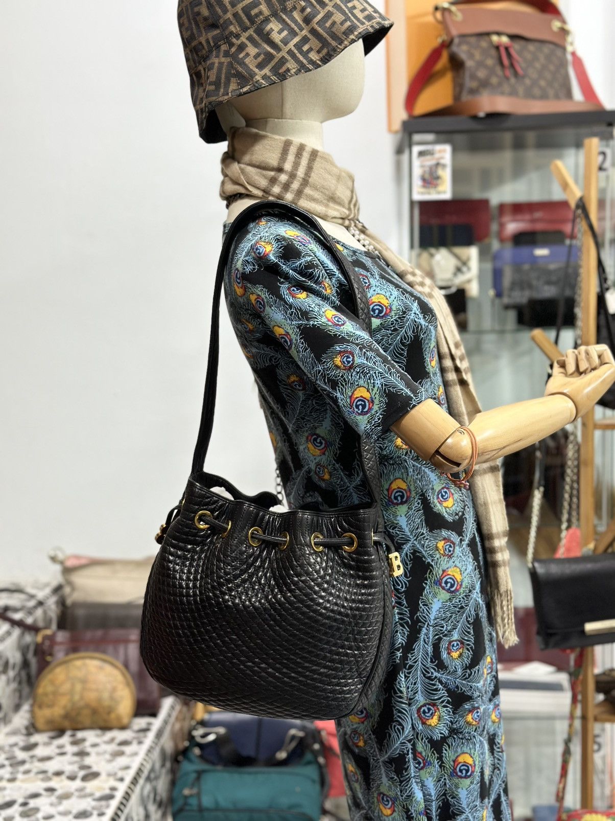 Bally Authentic BALLY Vtg. Bucket Drawstring Lambskin Shoulder Bag Size ONE SIZE - 15 Thumbnail