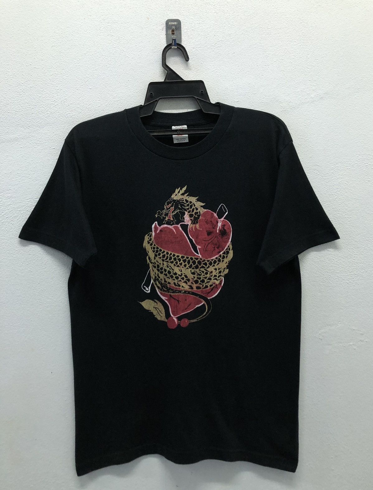 Vintage Vintage Dragon And Heart Floating World T-Shirt Size US M / EU 48-50 / 2 - 1 Thumbnail