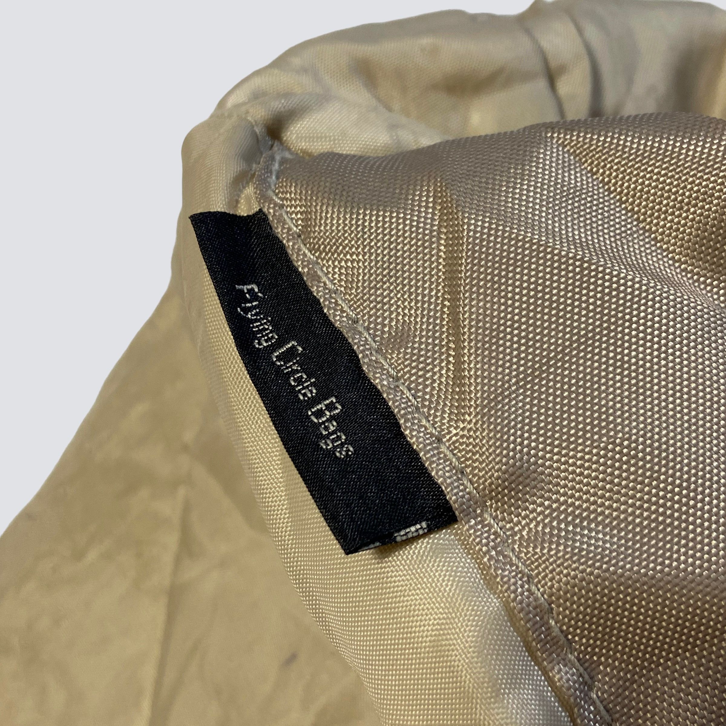 Japanese Brand 1990s MULTIPOCKET PARACHUTE ARCHIVE FLYING TOTE BAG - № 6043 Size ONE SIZE - 12 Thumbnail