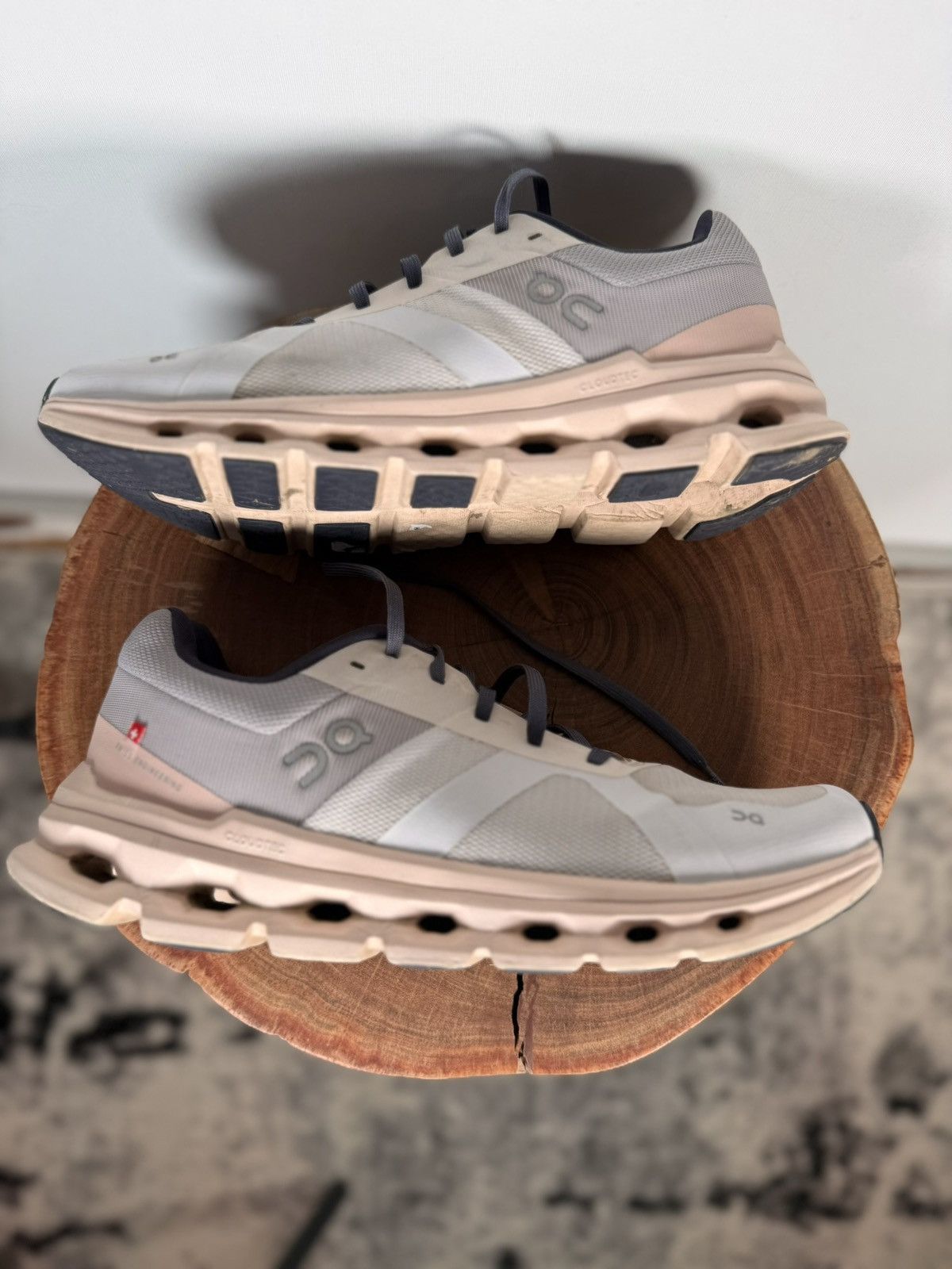 On ON Womens Cloudrunner Frost Fade Running Shoes Size US 10.5 / IT 40.5 - 3 Thumbnail