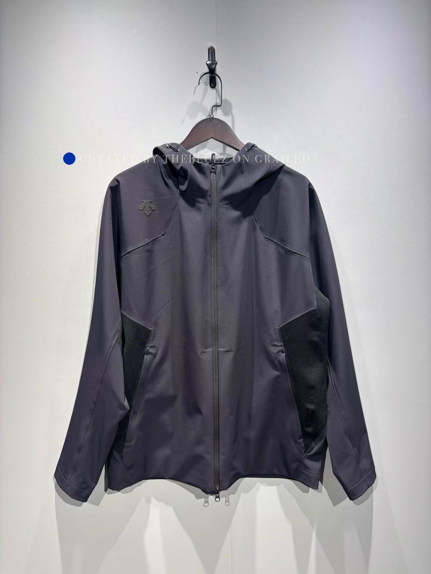 Descente Lightweight Training Jacket in Black Size US XL / EU 56 / 4 - 1 Thumbnail