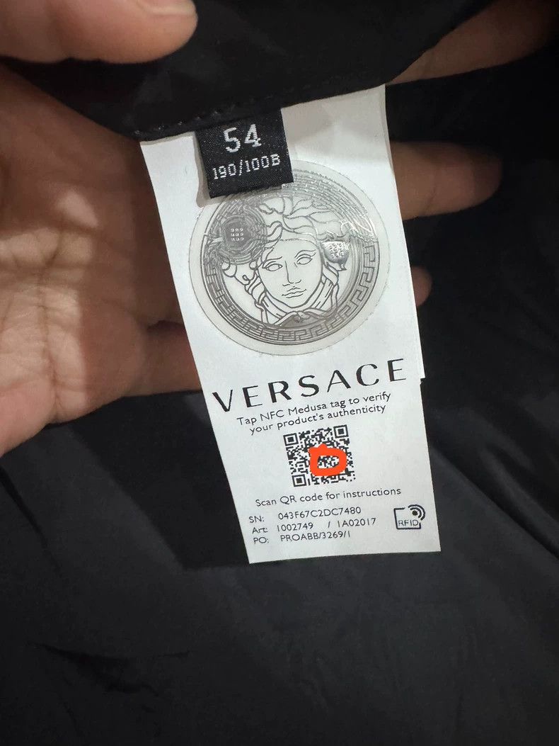 Versace Versace Short down jacket with dark logo Size US L / EU 52-54 / 3 - 5 Thumbnail