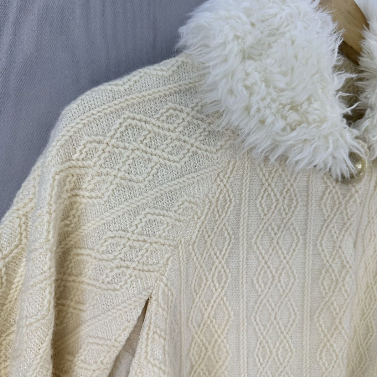 Japanese Brand Sayegusa Vintage Knit Poncho Cape with Faux Fur Collar Size ONE SIZE - 2 Thumbnail