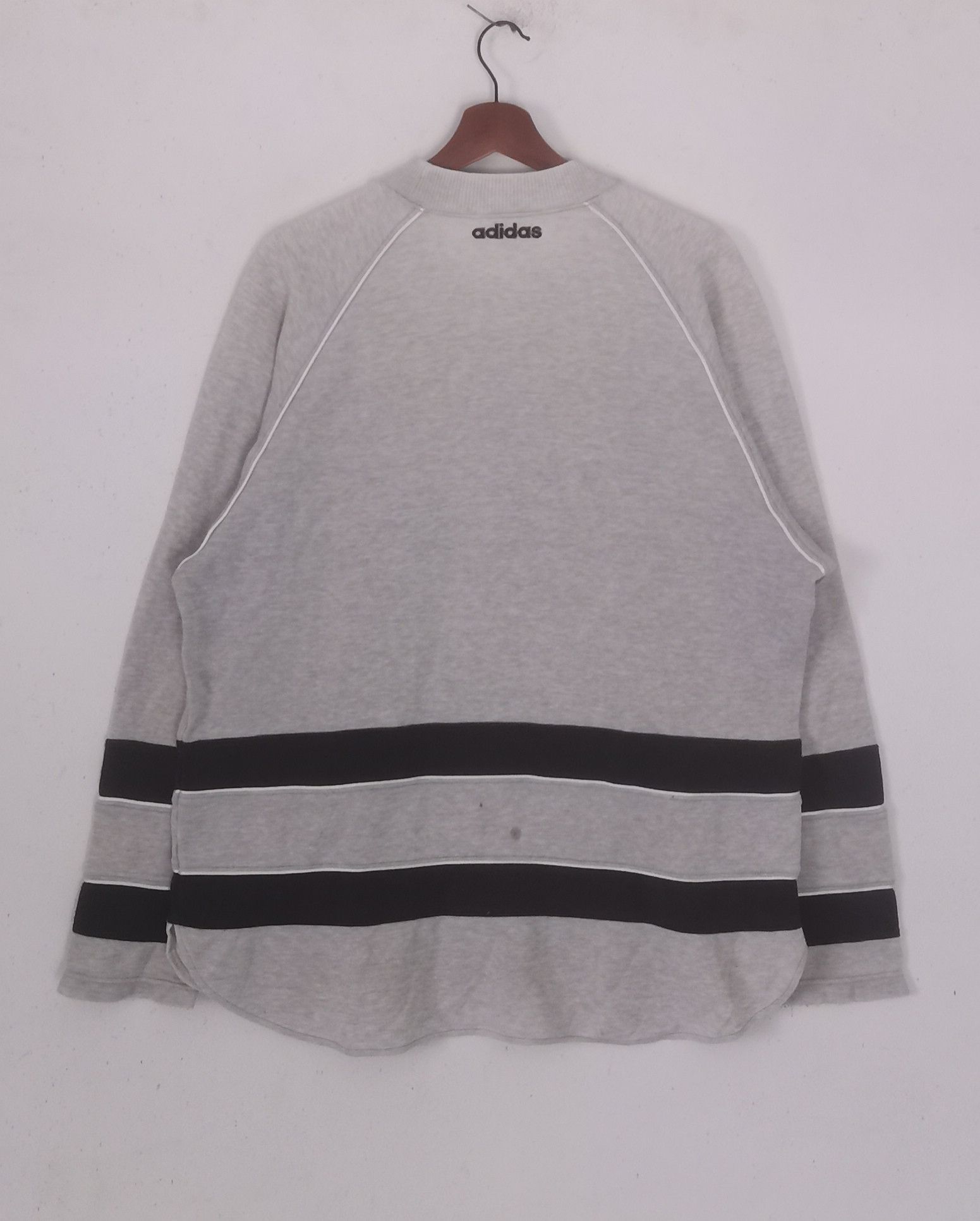 Adidas × Vintage Distressed Vintage Adidas big logo sweatshirt Size US L / EU 52-54 / 3 - 3 Thumbnail