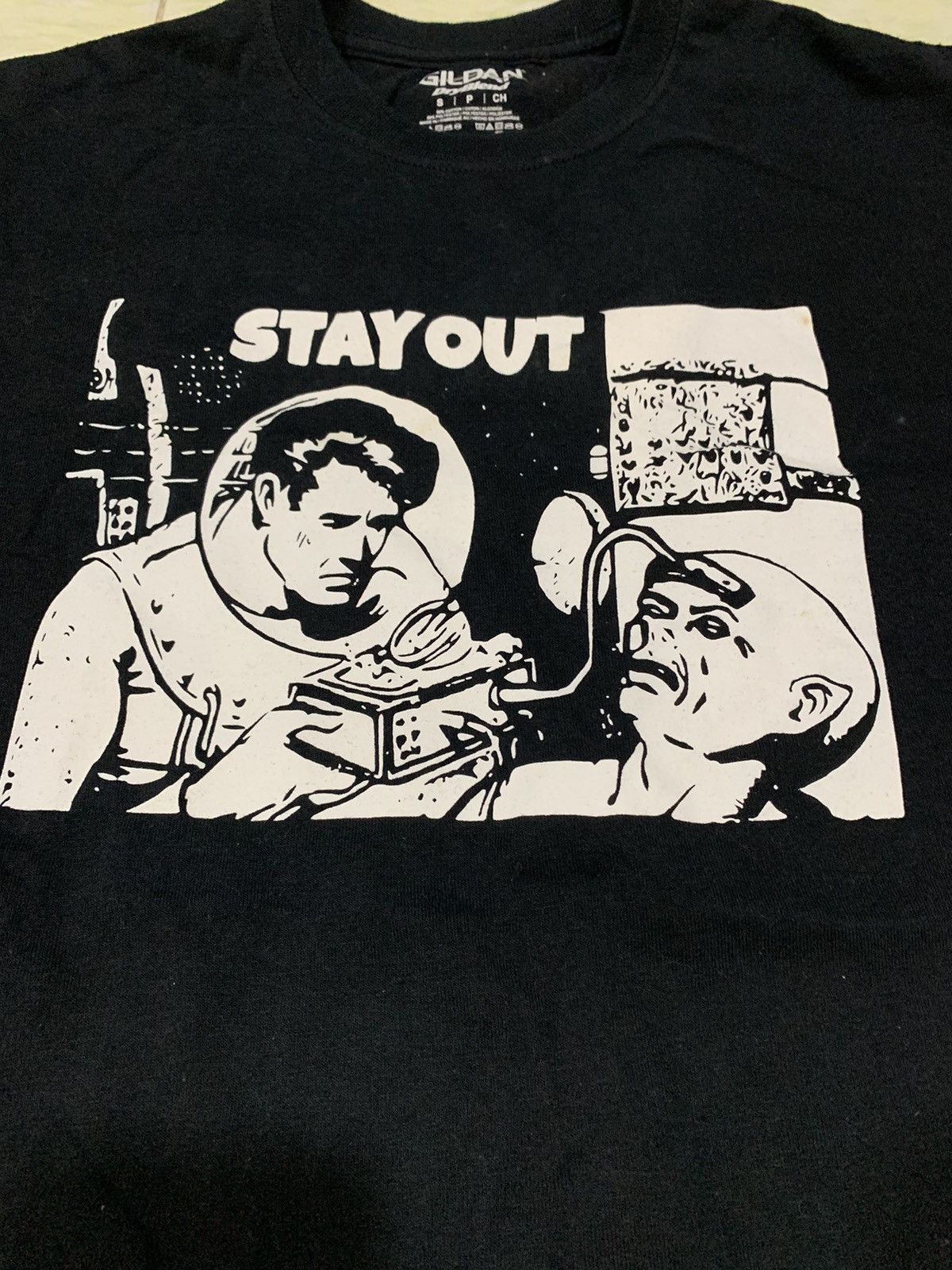Gildan Y2K Humor stay out Tee Small Size Size US S / EU 44-46 / 1 - 5 Thumbnail
