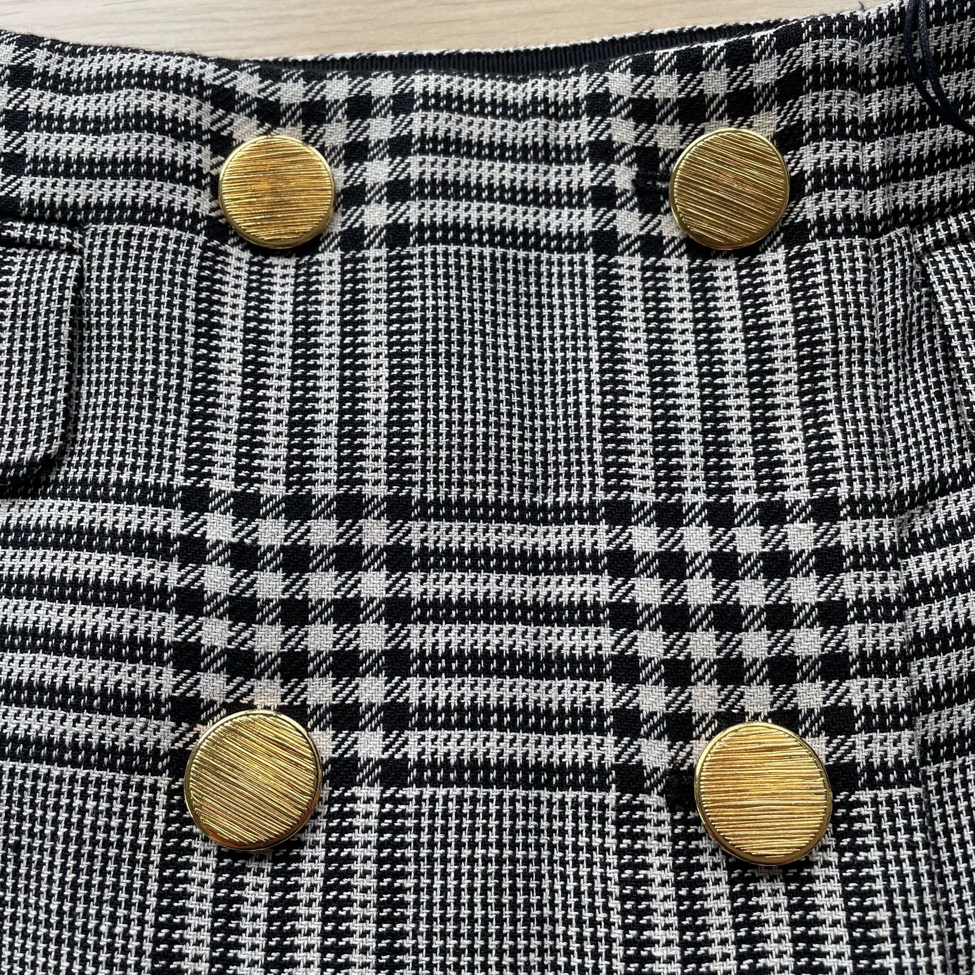Gucci GUCCI Logo Button Linen Gray Short Skirt 40 Unused Size 27" / US 4 / IT 40 - 4 Thumbnail