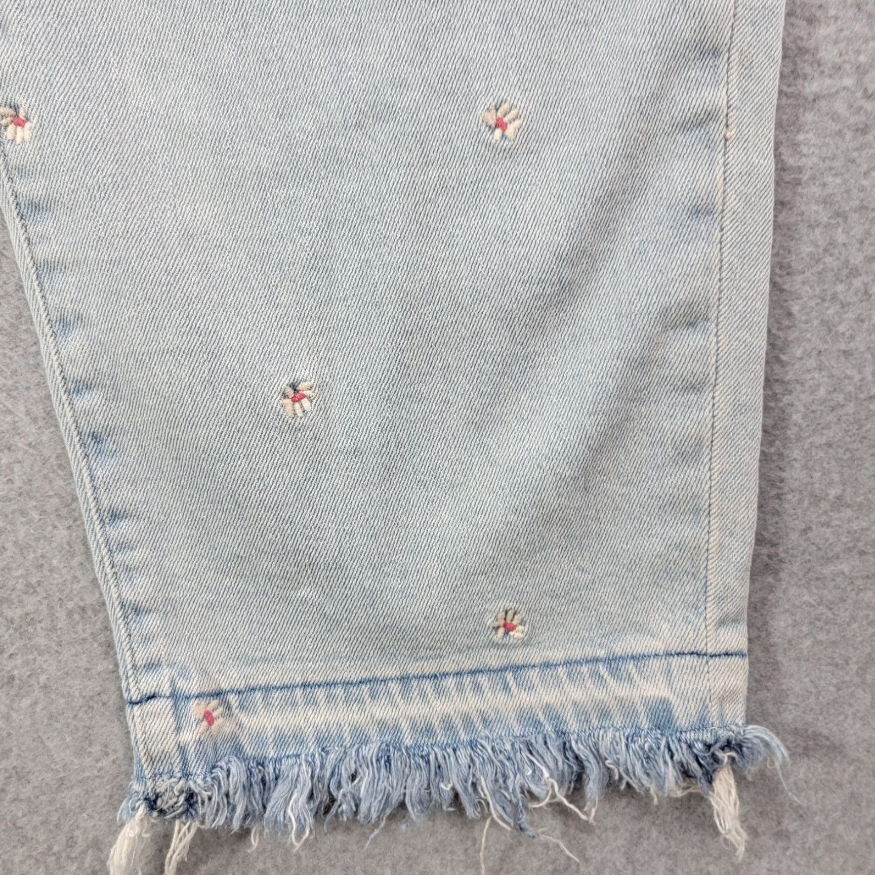 Gap VINTAGE? No. Gap Jeans Womens 18/34 Light Wash Girlfriend Embroidered Floral Raw Hem Denim Shirt Size 40" / US 18 - 4 Thumbnail