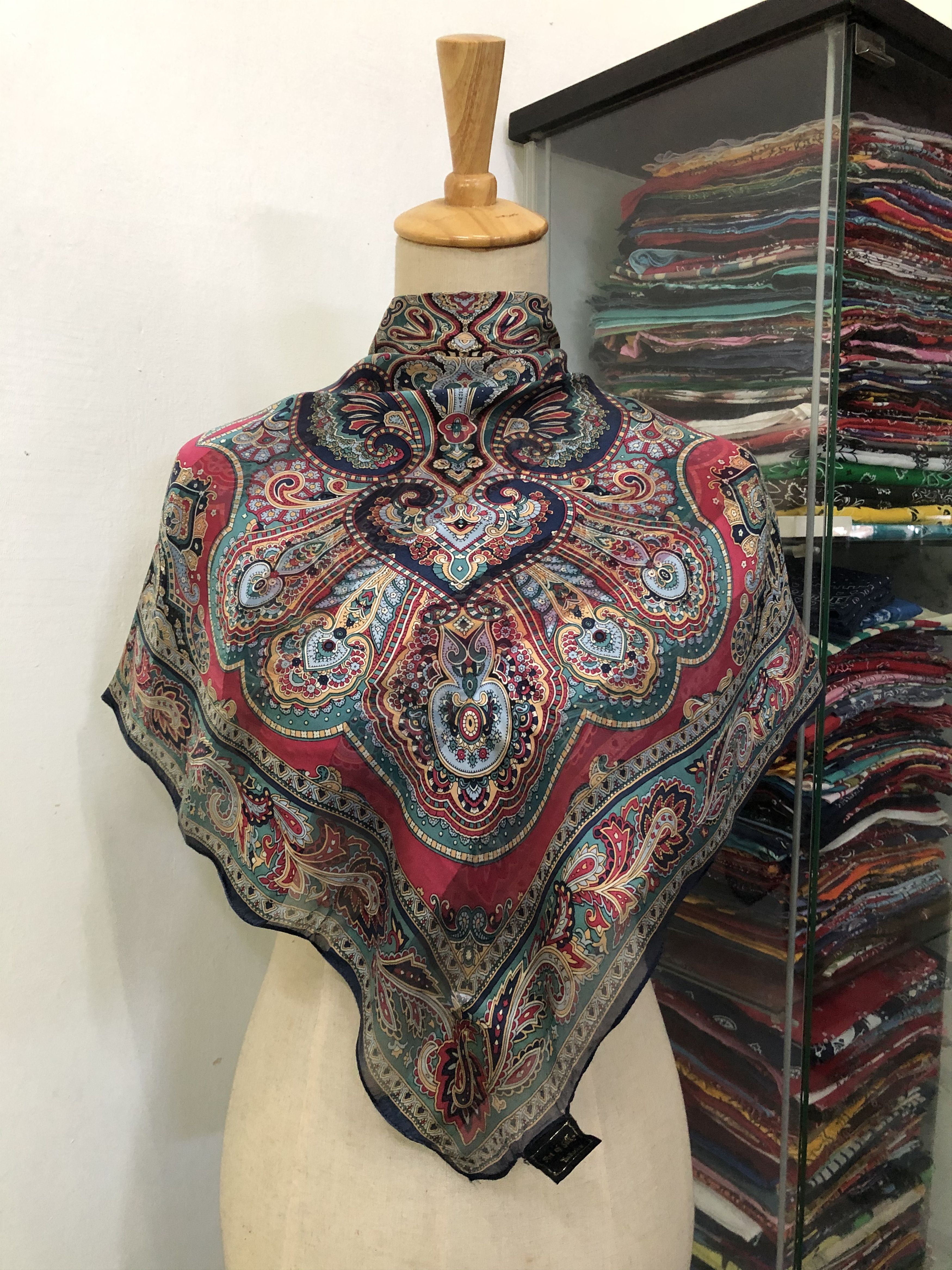 Vintage Vintage Silk Scarf Size ONE SIZE - 1 Thumbnail