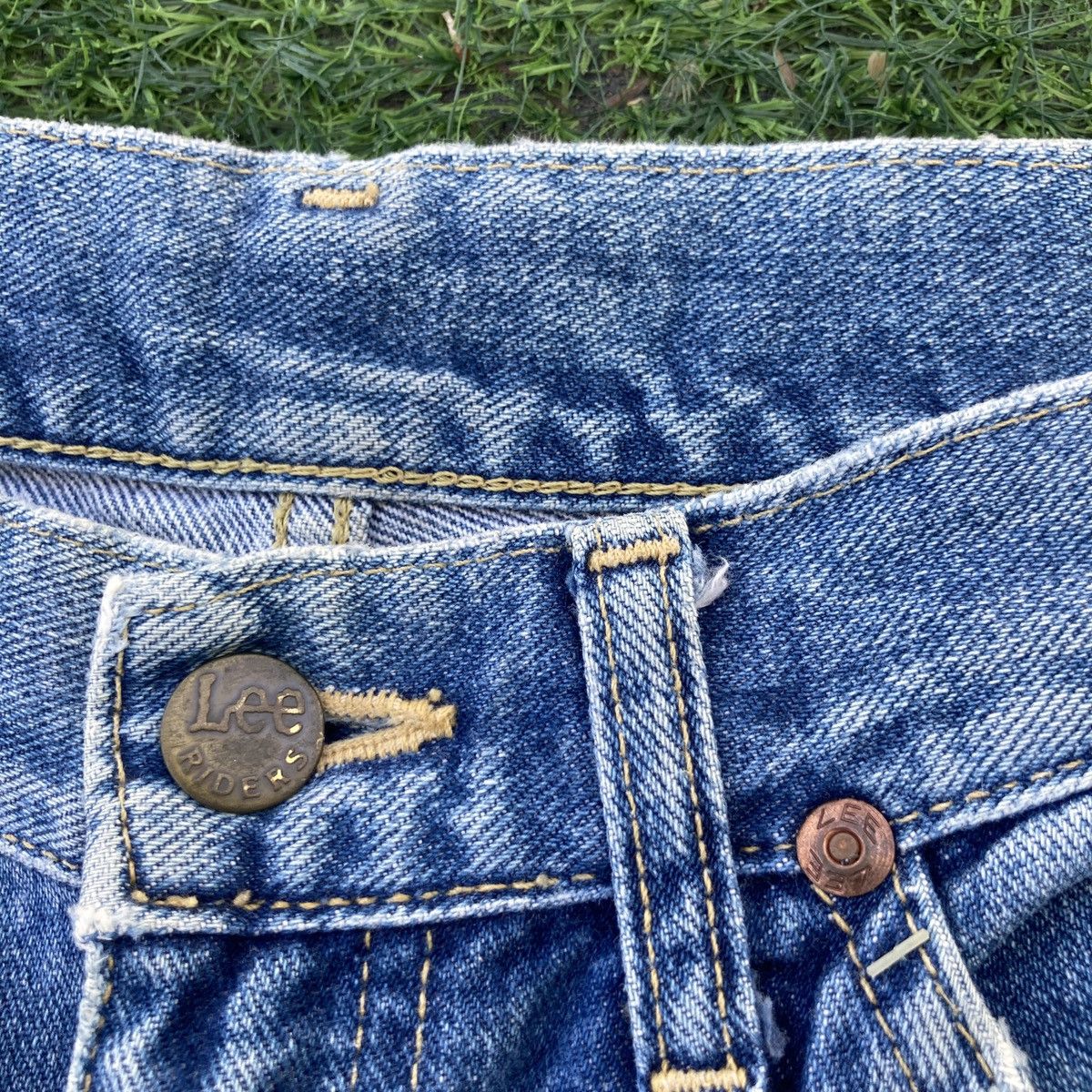 Lee VINTAGE LEE RIDER LEFT HAND DENIM SELVEDGE DISTRESSED JEANS Size US 29 - 10 Thumbnail