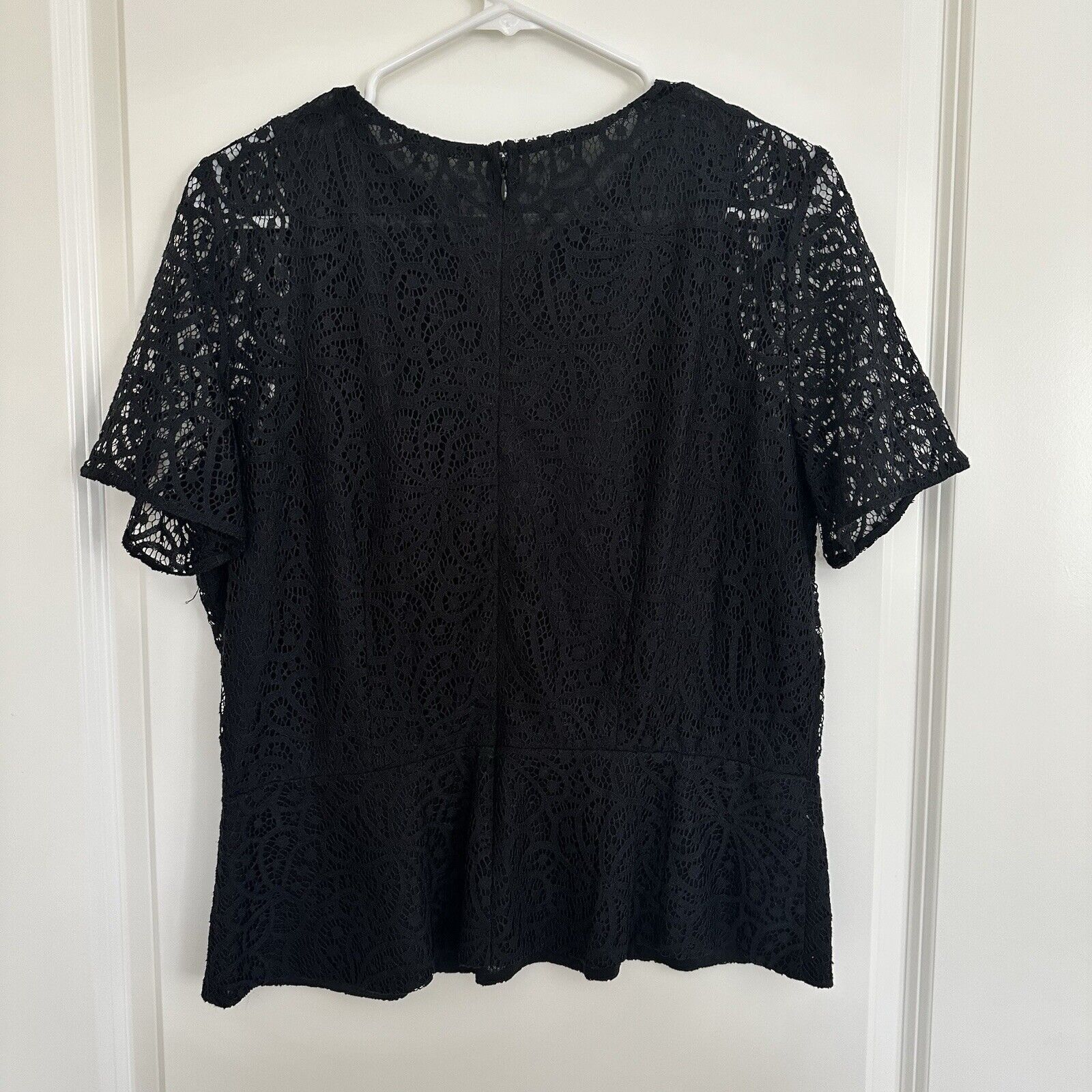 Ann Taylor Ann Taylor Black Lace Peplum Blouse Size US 8 NWOT Size M / US 6-8 / IT 42-44 - 5 Thumbnail