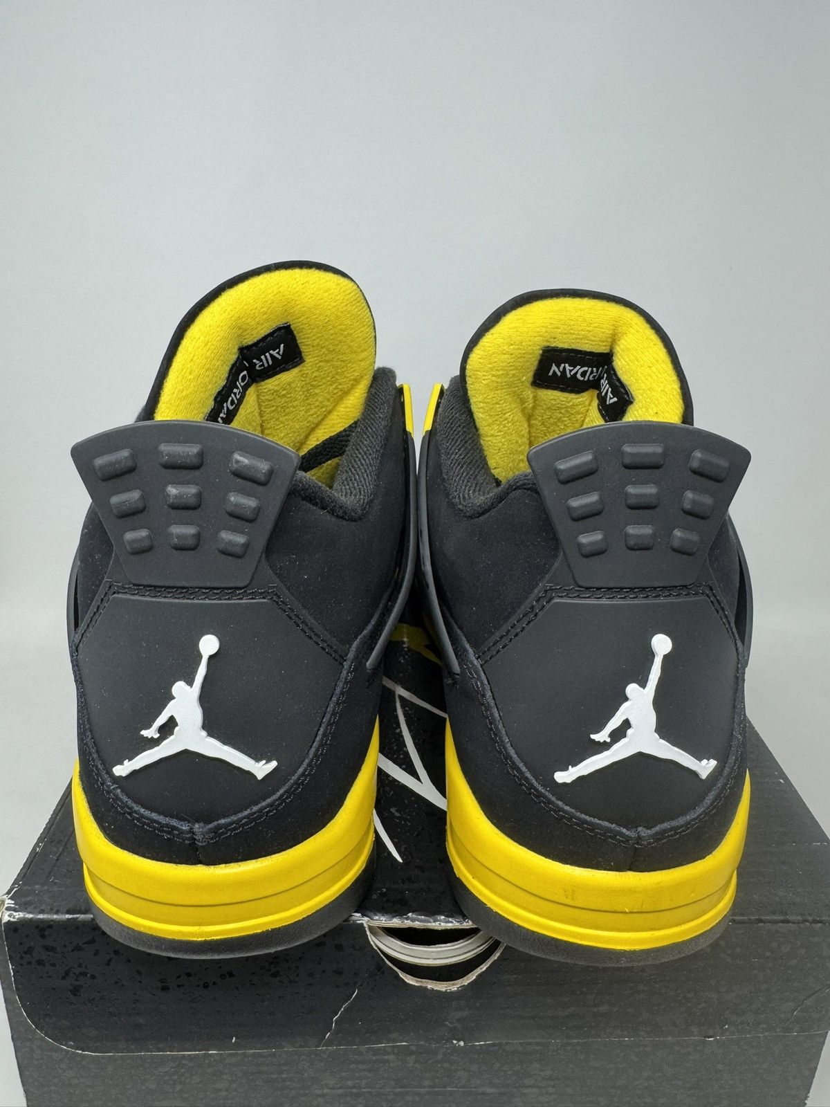 Nike Air Jordan 4 Retro Thunder 2023