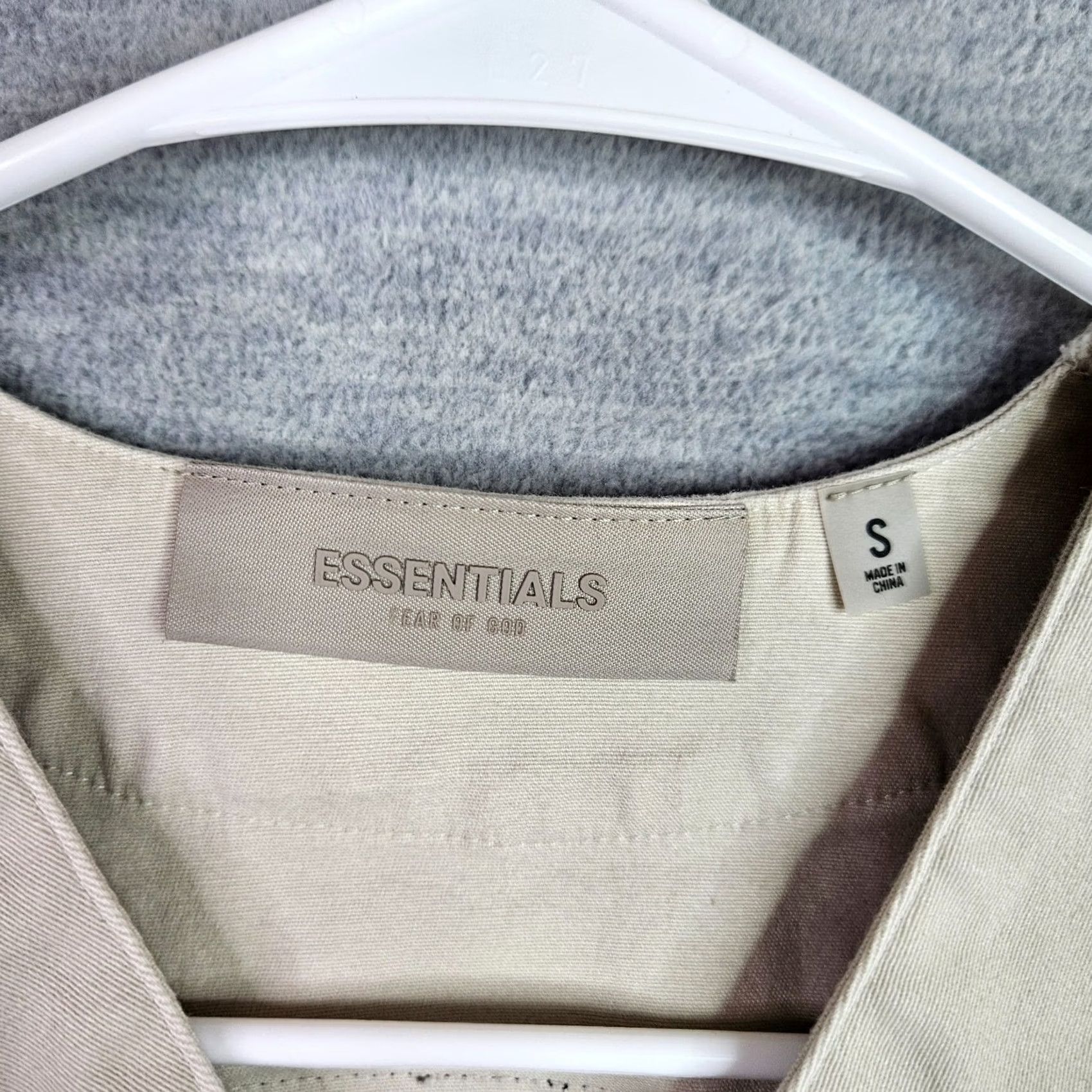 Fear of God Fear of God Essentials Shirt Small Beige Baseball Style Button Front Shirt Womens Small Beige Baseball Style Button Front Size S / US 4 / IT 40 - 3 Thumbnail