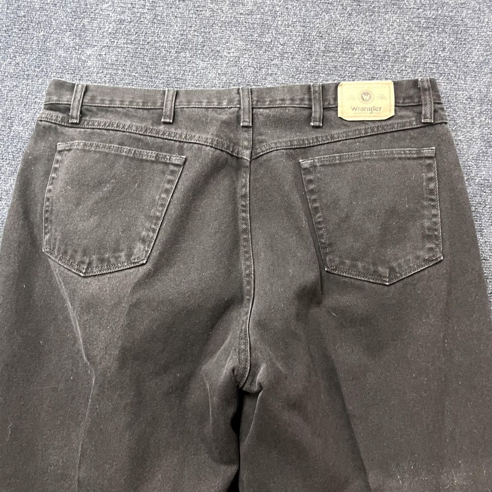 Wrangler Wrangler Jeans Mens 42x30 Charcoal Gray Denim Relaxed Straight Leg Casual Pants Size US 42 / EU 58 - 5 Thumbnail