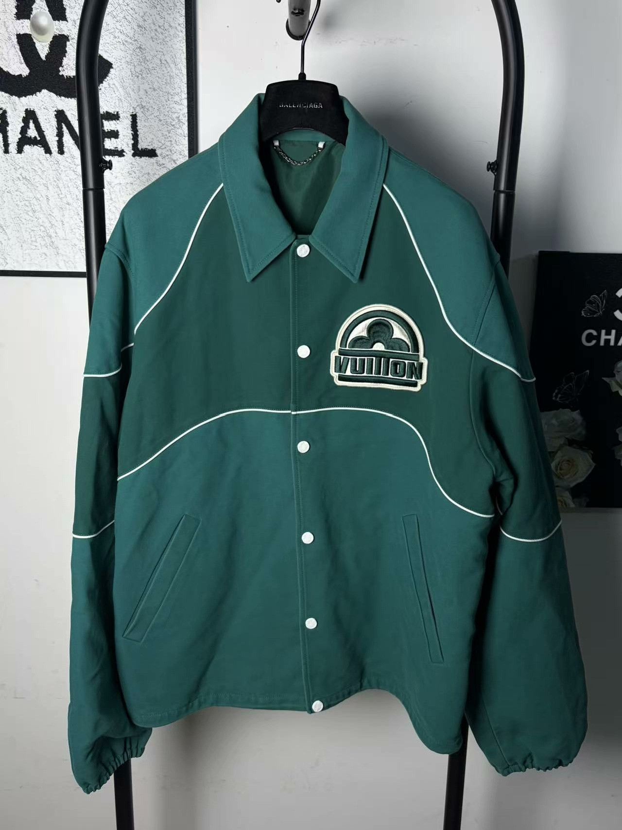 Louis Vuitton Louis Vuitton Retro Embroidered White Light Jacket xxl Men Size US XXL / EU 58 / 5 - 1 Thumbnail