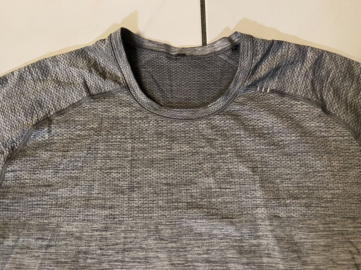 Lululemon Lululemon T Shirt Mens XL Gray Gym Workout Active Size US XL / EU 56 / 4 - 2 Thumbnail