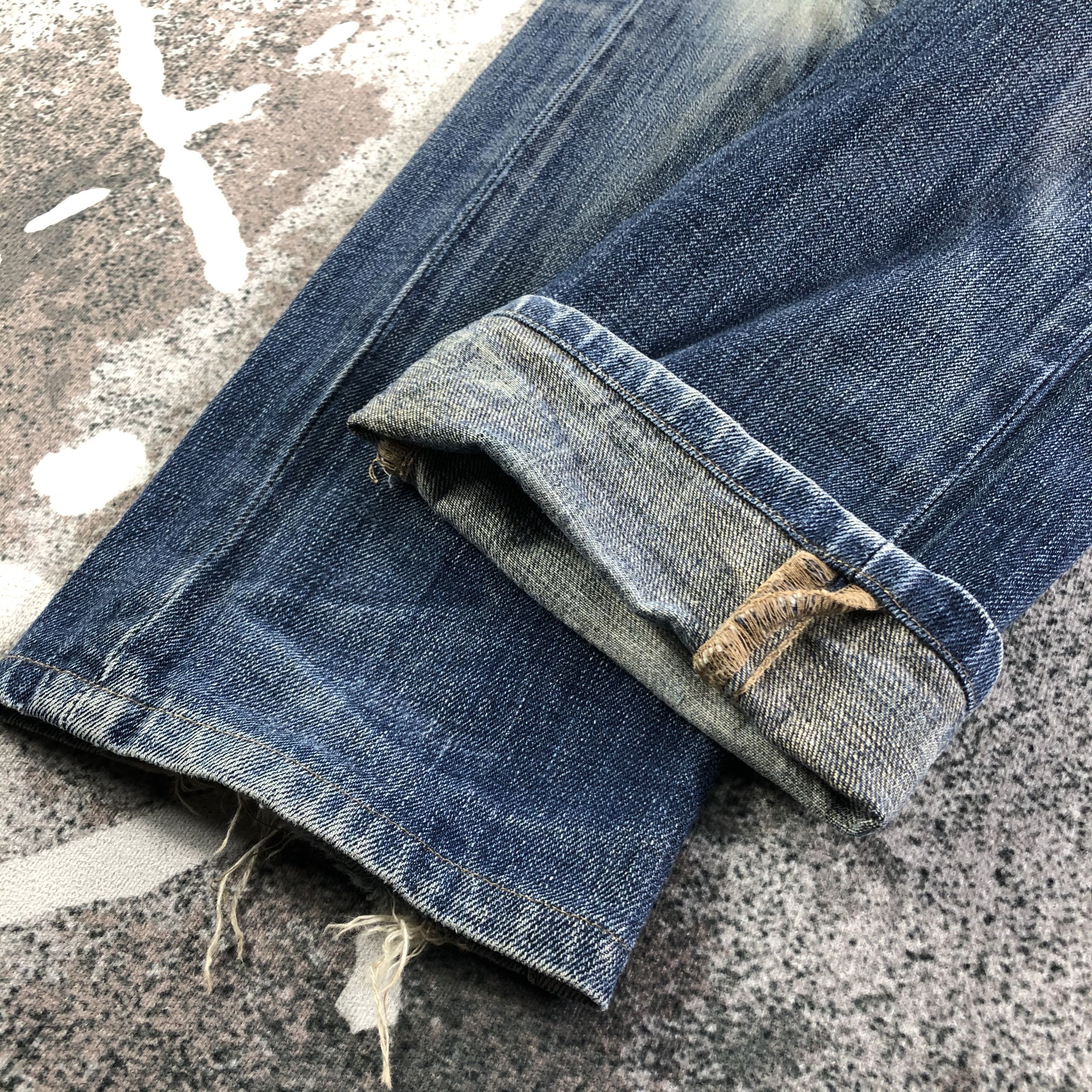 Levi's Vintage Levis 501 Jeans Faded Blue Ripped Denim Size US 28 / EU 44 - 7 Thumbnail