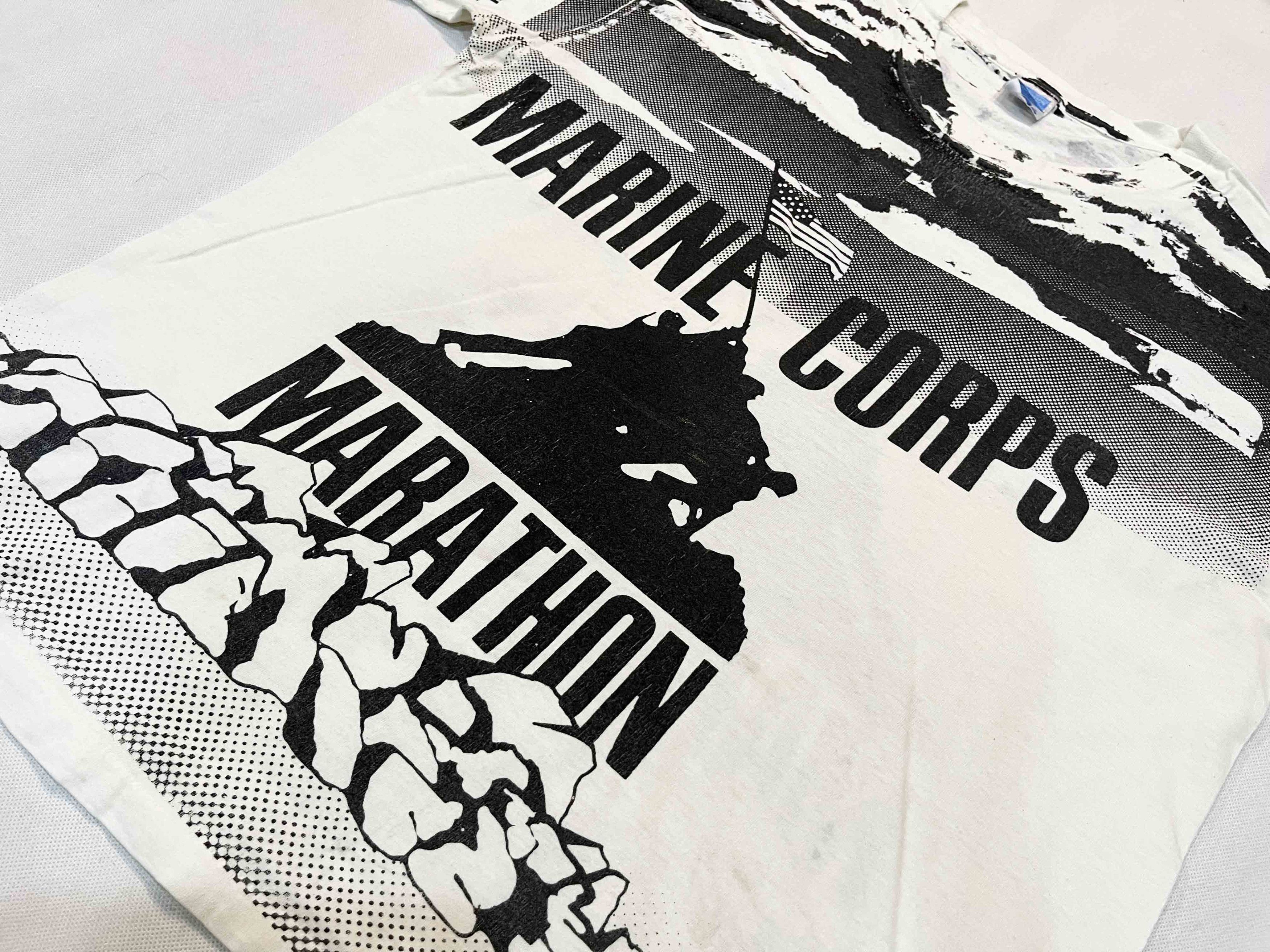 Vintage Vintage Marine Corps Marathon All Over Print RP T-Shirt Size US L / EU 52-54 / 3 - 9 Thumbnail