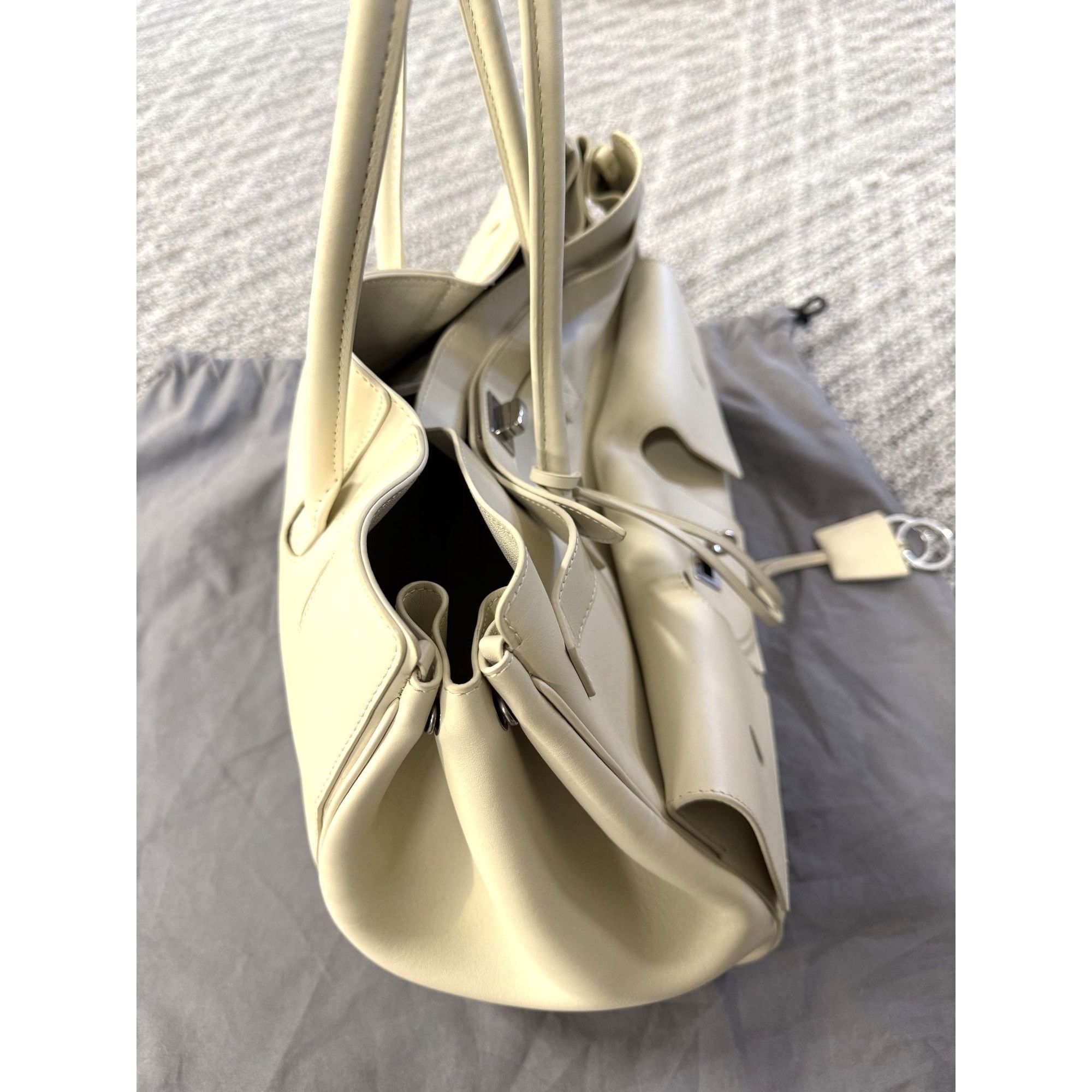 Balenciaga Balenciaga Medium Bel Air Tote Bag White Size ONE SIZE - 4 Thumbnail