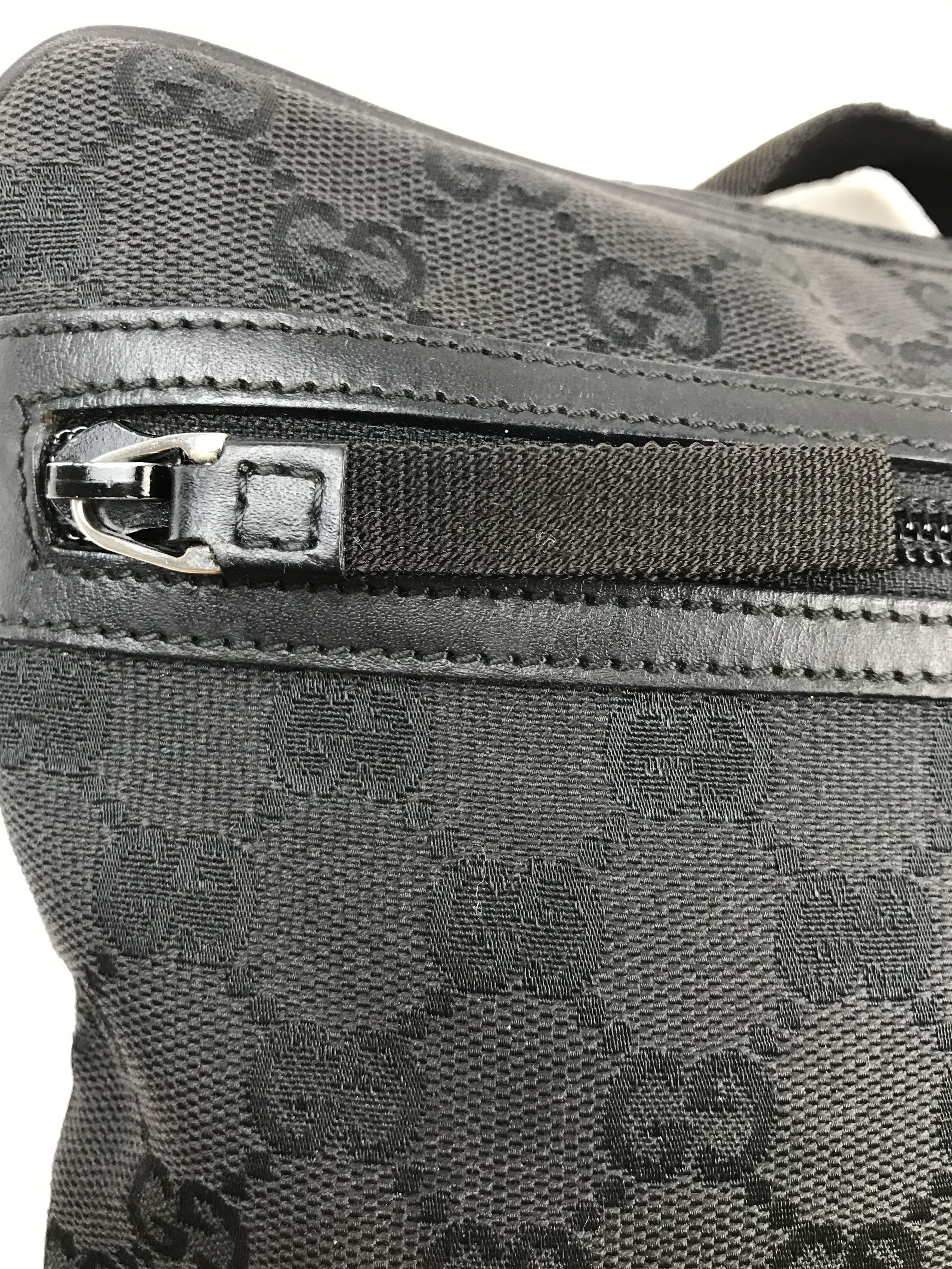 Gucci Vintage Gucci Messenger Bag Full Monogram Size ONE SIZE - 18 Thumbnail