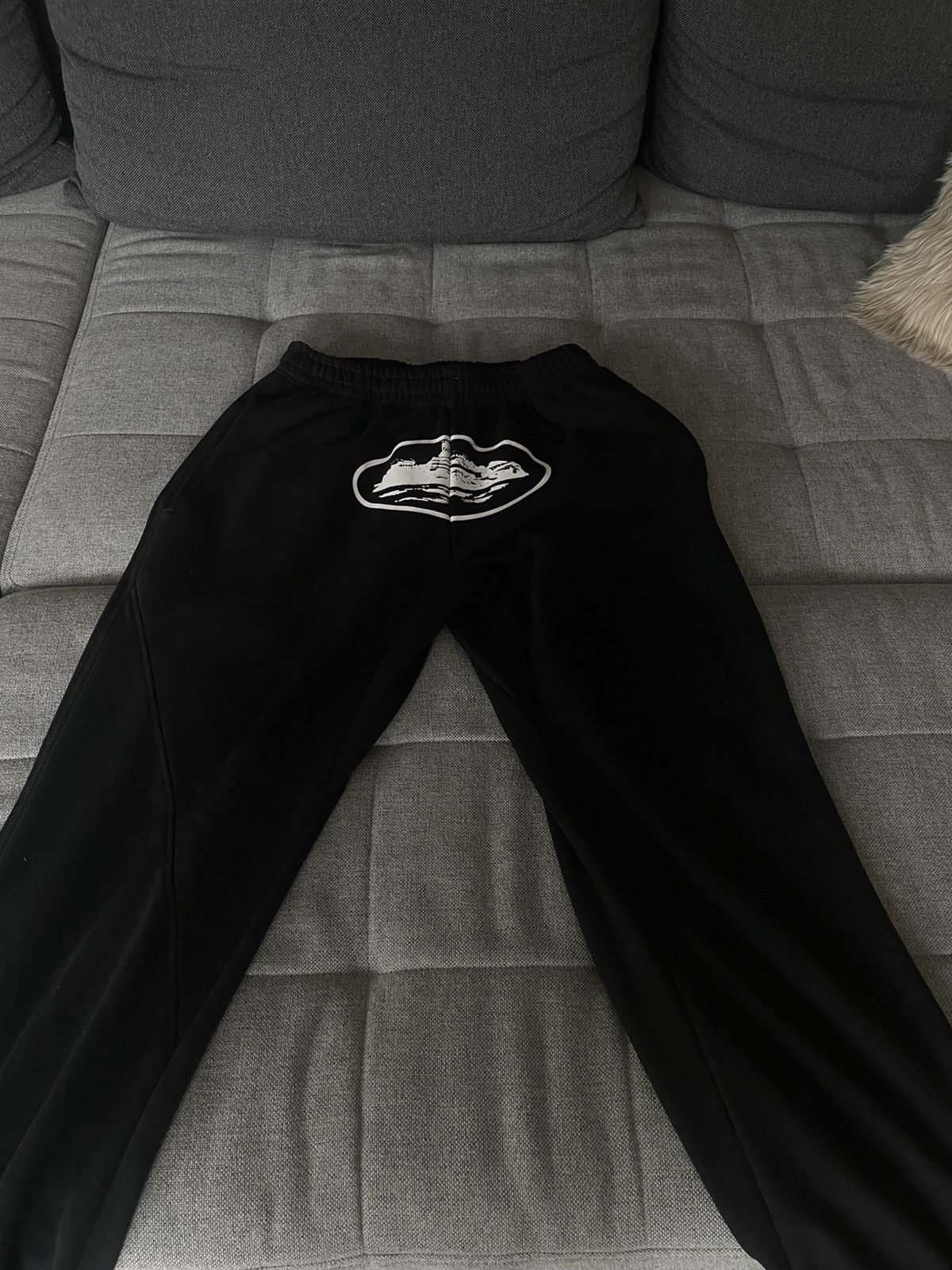 Corteiz corteiz grey logo sweatpants | Grailed