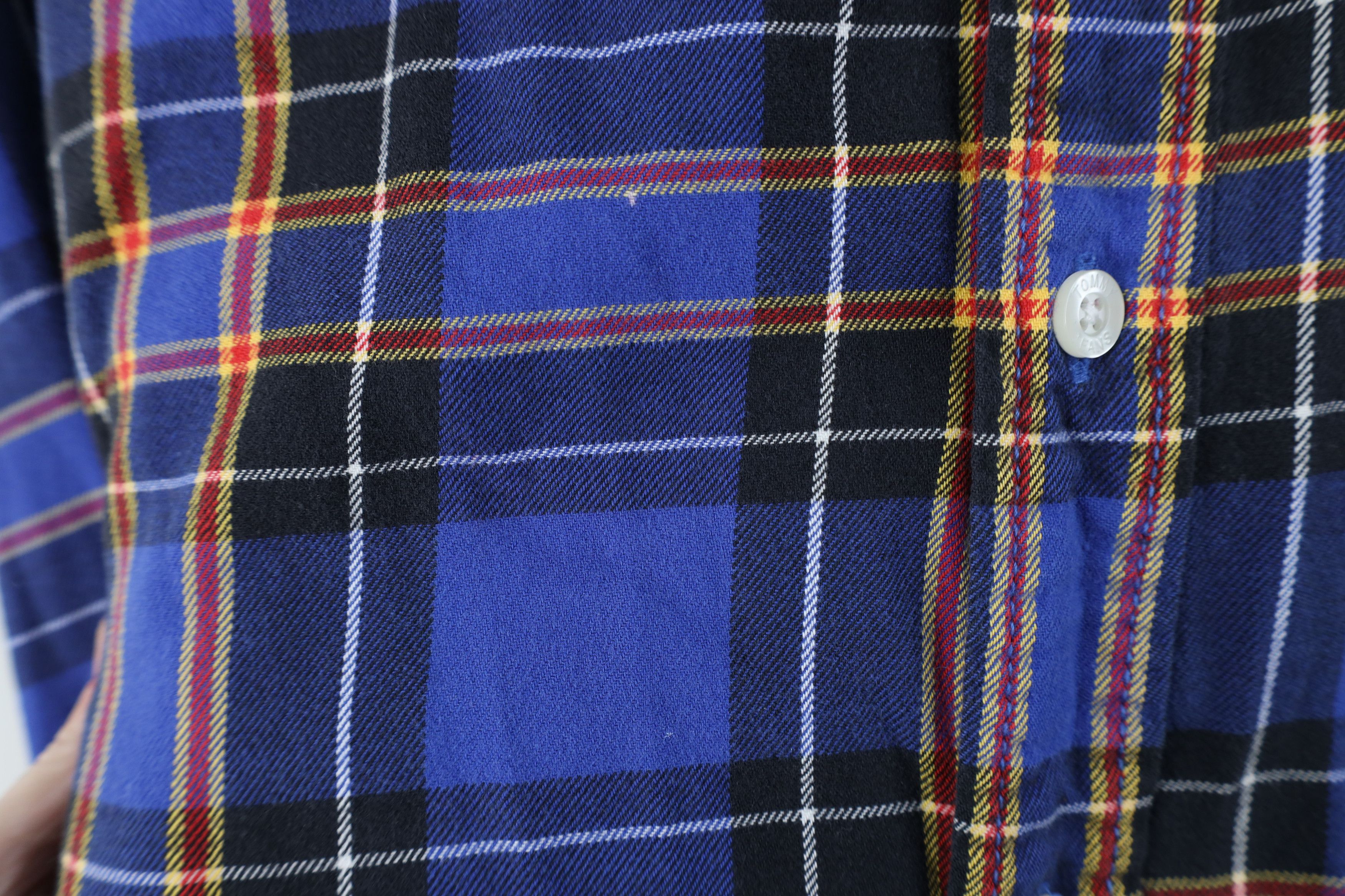 Tommy Hilfiger Vintage 90s Tommy Hilfiger Flannel Collared Button Shirt Size US L / EU 52-54 / 3 - 5 Thumbnail