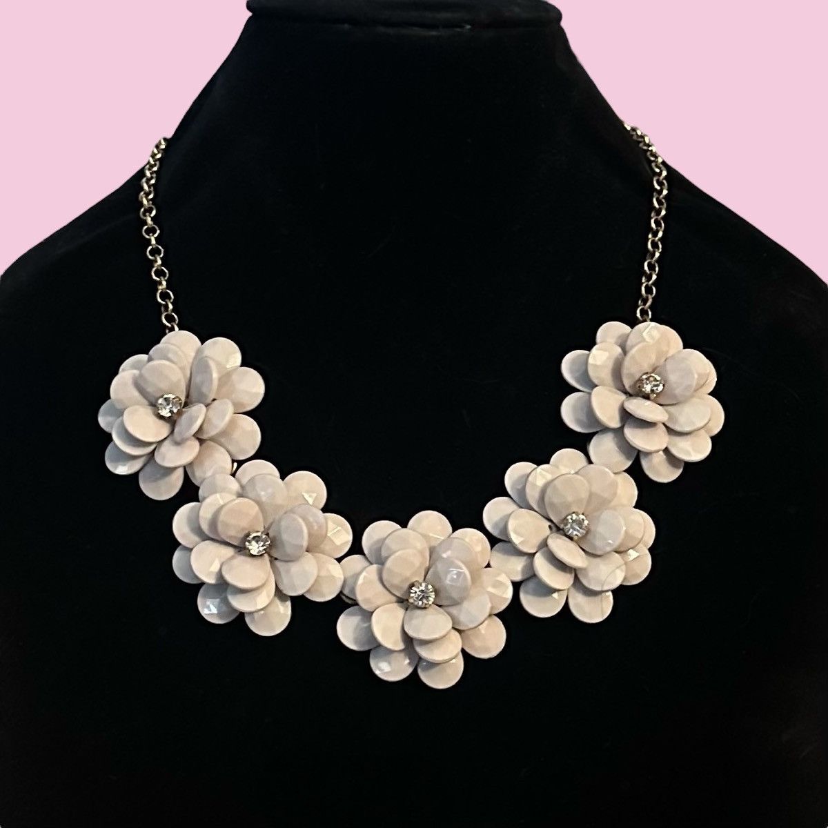 J.Crew J.Crew gold tone light gray flowers statement necklace Size ONE SIZE - 1 Thumbnail