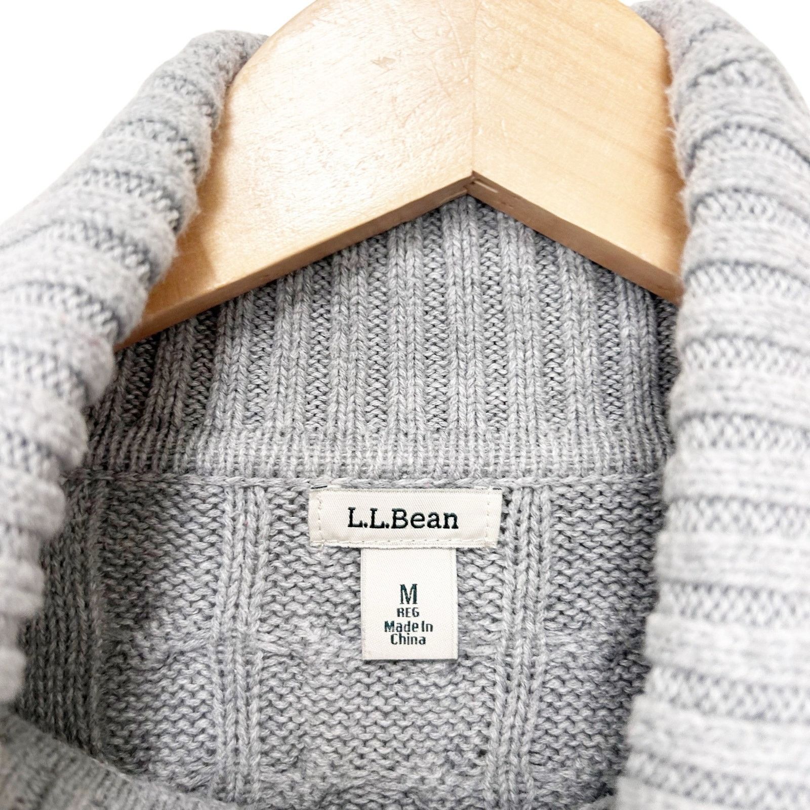 L.L. Bean LL Bean Gray Cable Knit Turtleneck Sweater Sz M Size M / US 6-8 / IT 42-44 - 2 Thumbnail
